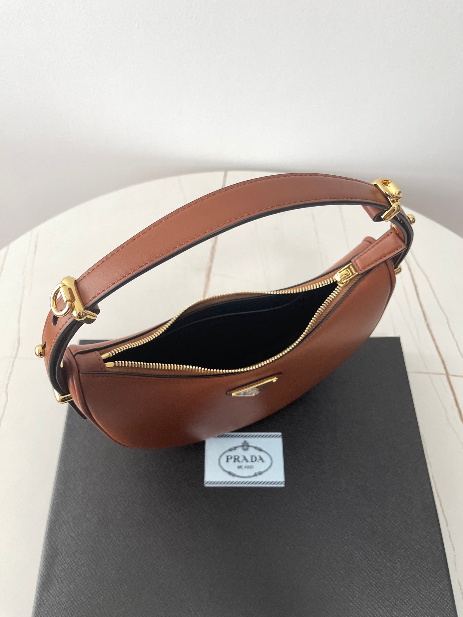 PRA ARQUÉ 22 SHOULDER BAG IN COGNAC BROWN LEATHER mysite