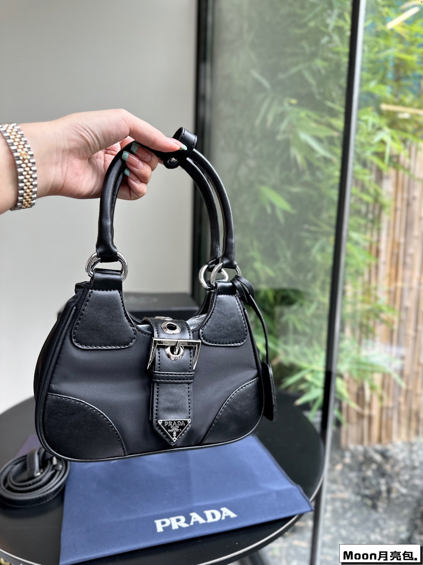 PRA 22 MOON PADDED BAG IN BLACK CALFSKIN WITH STRAP mysite