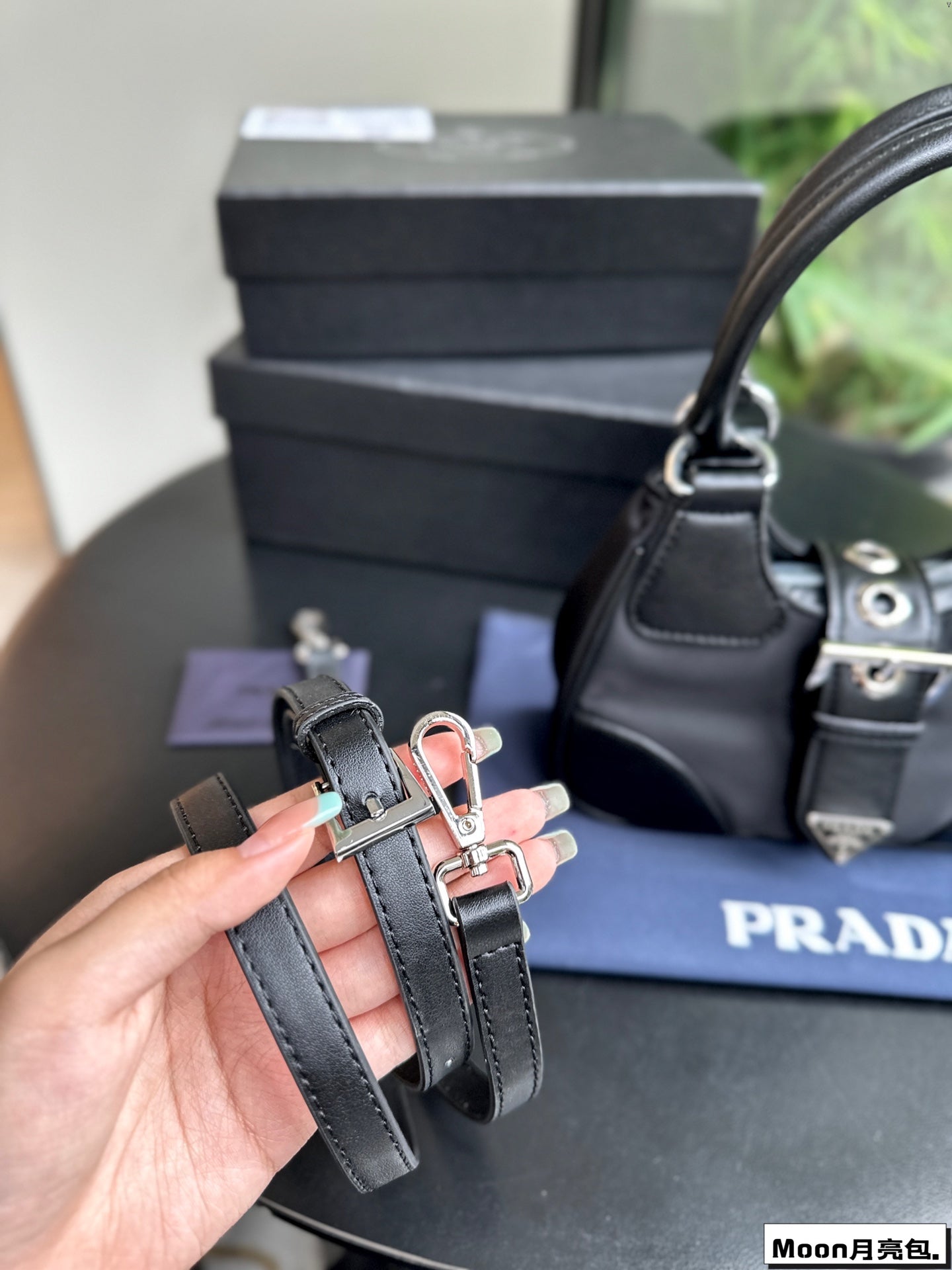 PRA 22 MOON PADDED BAG IN BLACK CALFSKIN WITH STRAP mysite