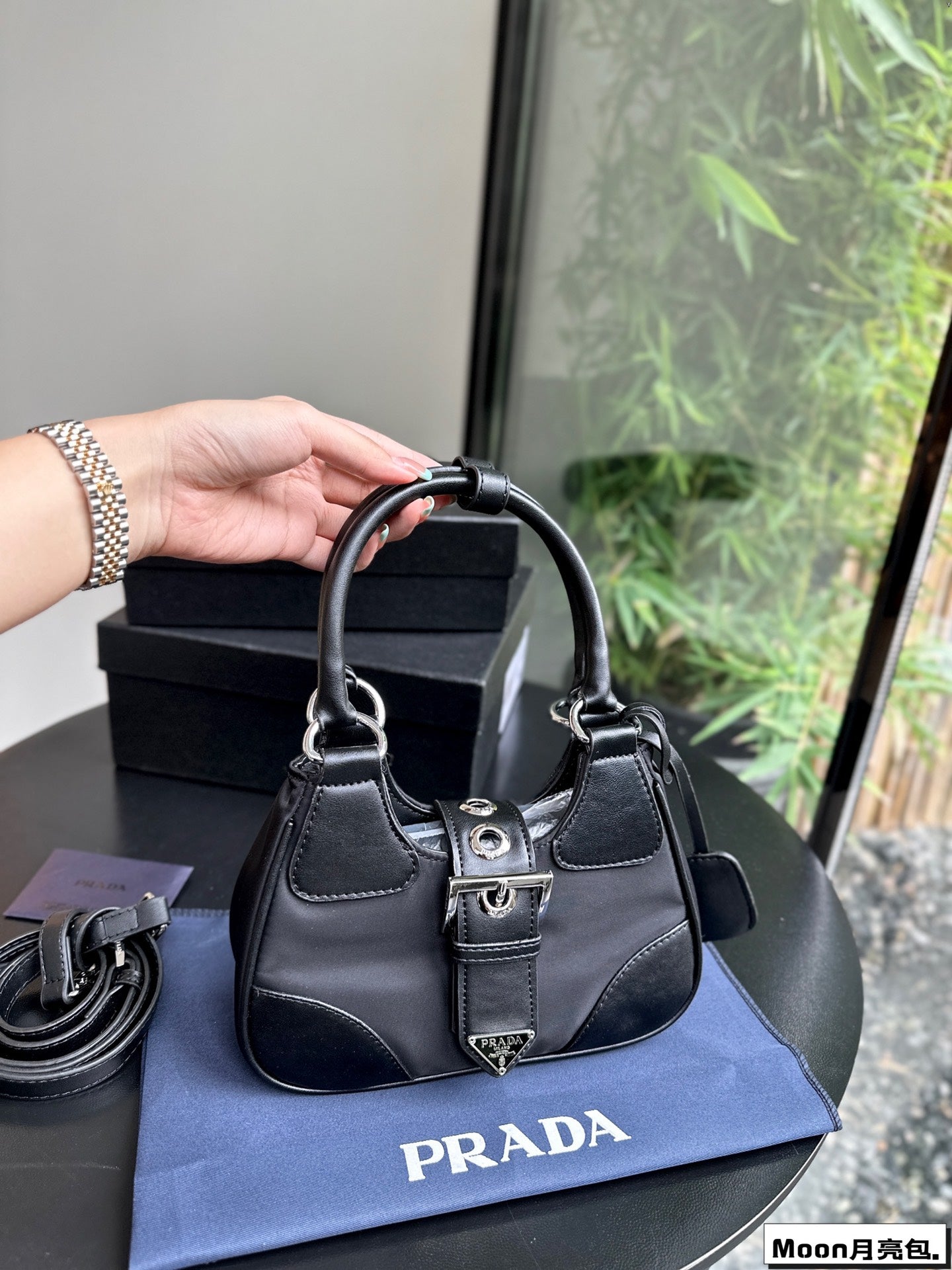 PRA 22 MOON PADDED BAG IN BLACK CALFSKIN WITH STRAP mysite