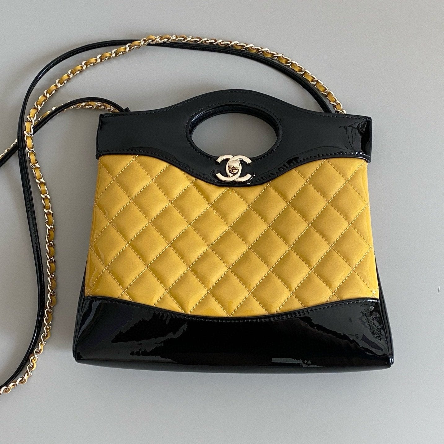 23a cc 31 mini shopping bag 23cm yellow black patent calfskin mysite
