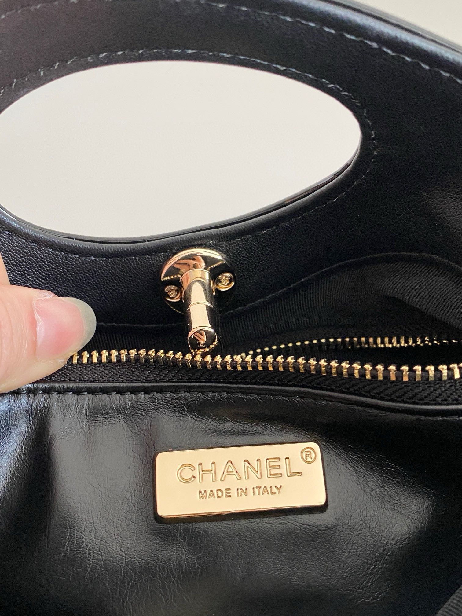 23a cc 31 mini shopping bag 23cm yellow black patent calfskin mysite