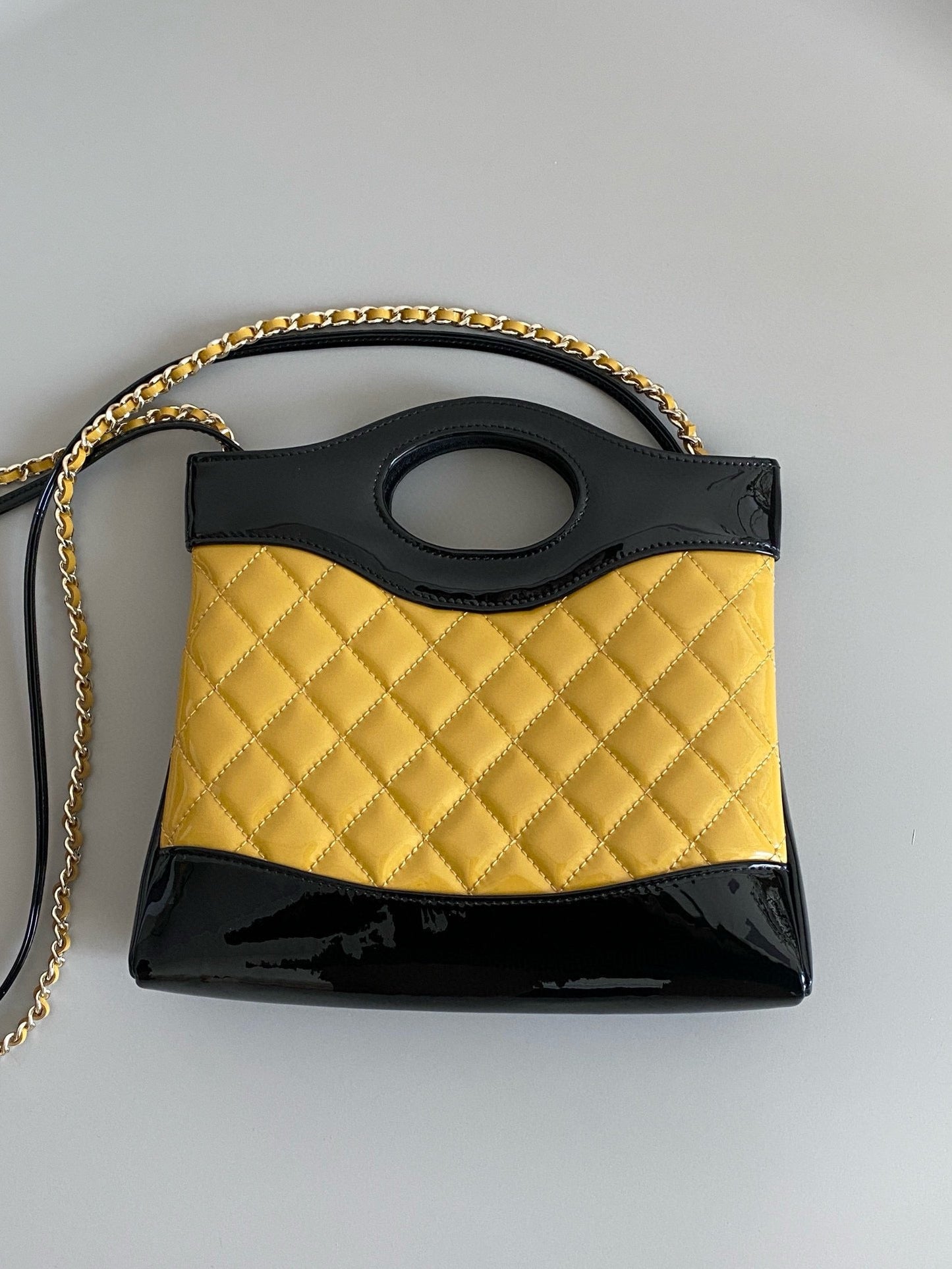 23a cc 31 mini shopping bag 23cm yellow black patent calfskin mysite
