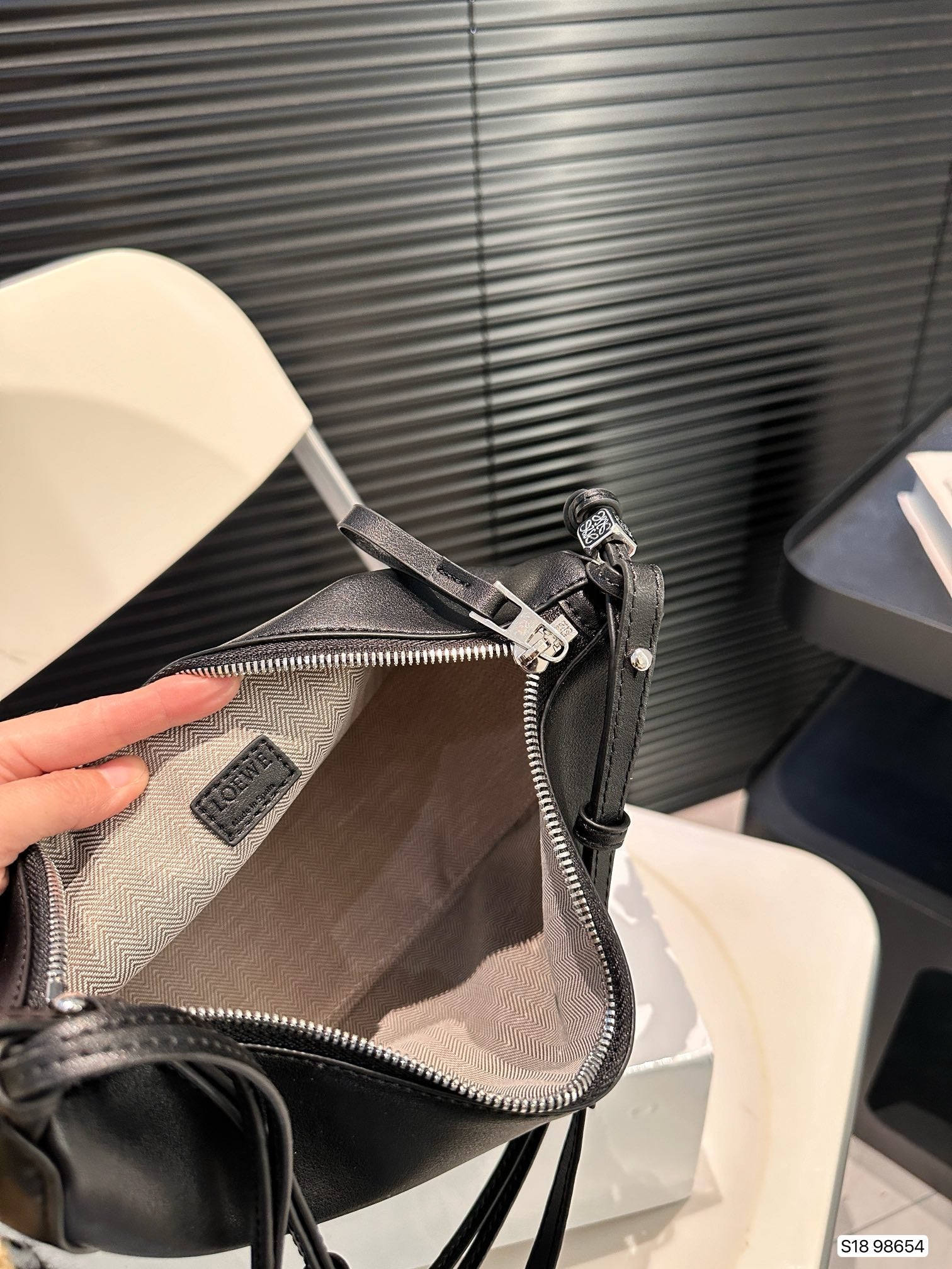 LOE LUNA HOBO 17 BAG IN BLACK CALFSKIN mysite