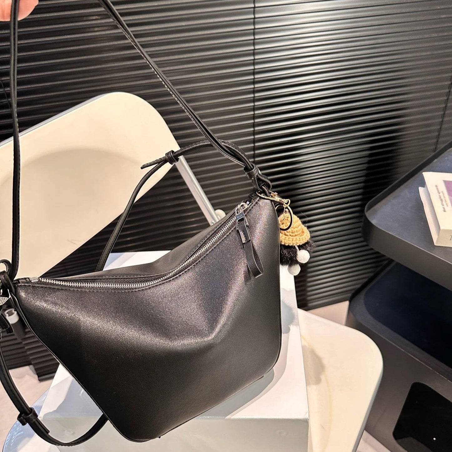 LOE LUNA HOBO 17 BAG IN BLACK CALFSKIN mysite