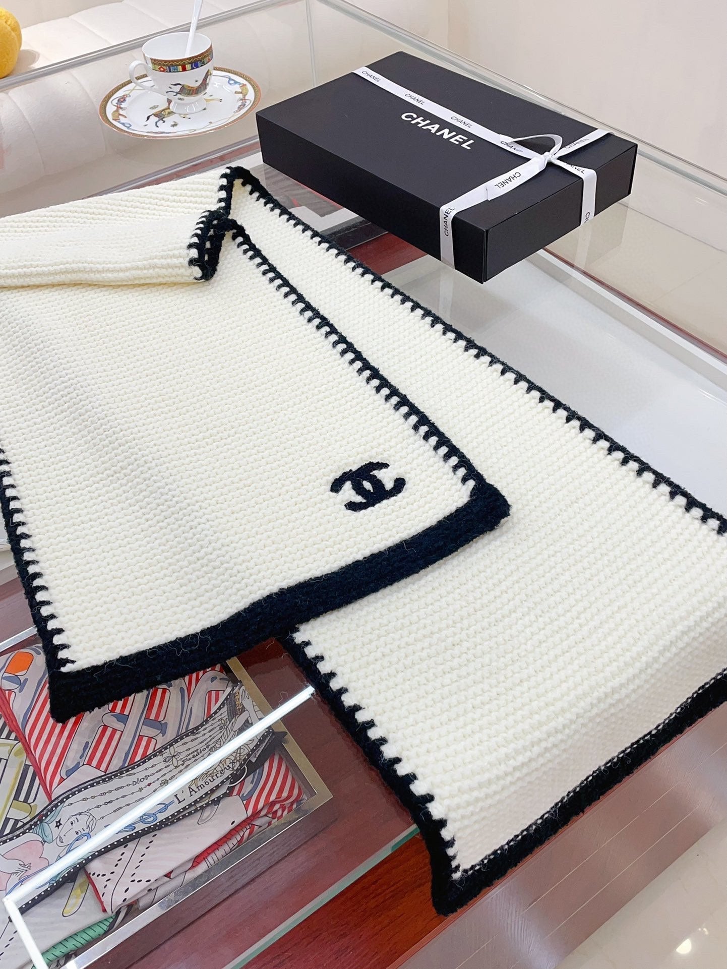 KNIT SCARF 200 CM IN WHITE CASHMERE WITH BLACK LOGO 383911 mysite