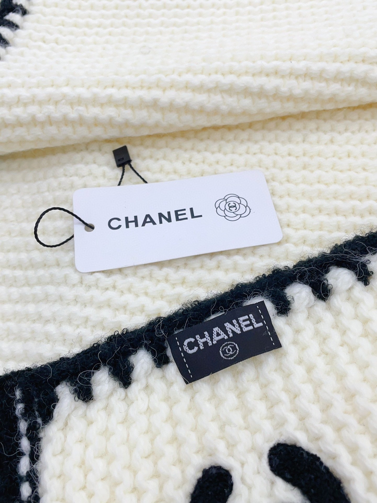 KNIT SCARF 200 CM IN WHITE CASHMERE WITH BLACK LOGO 383911 mysite