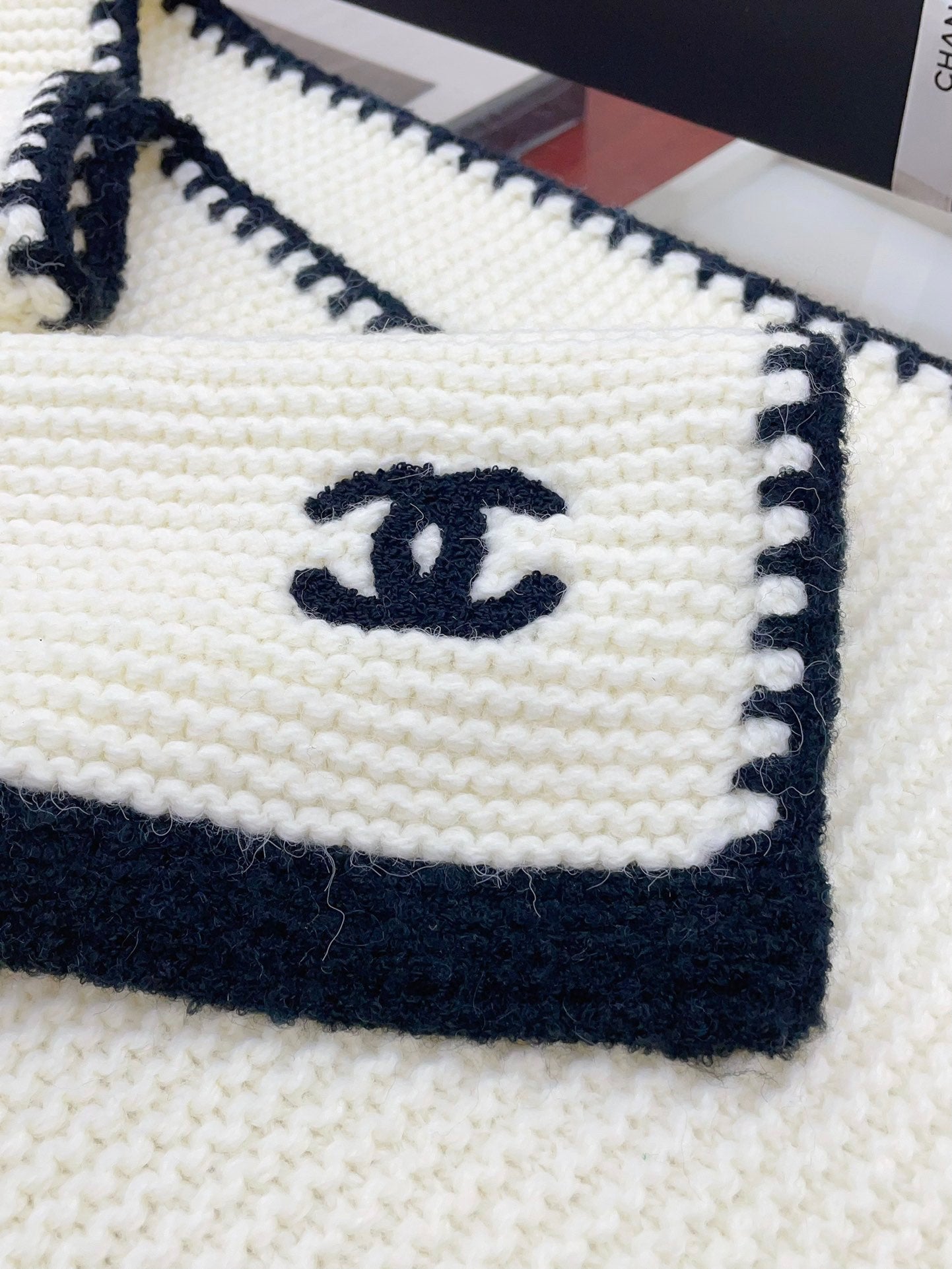 KNIT SCARF 200 CM IN WHITE CASHMERE WITH BLACK LOGO 383911 mysite