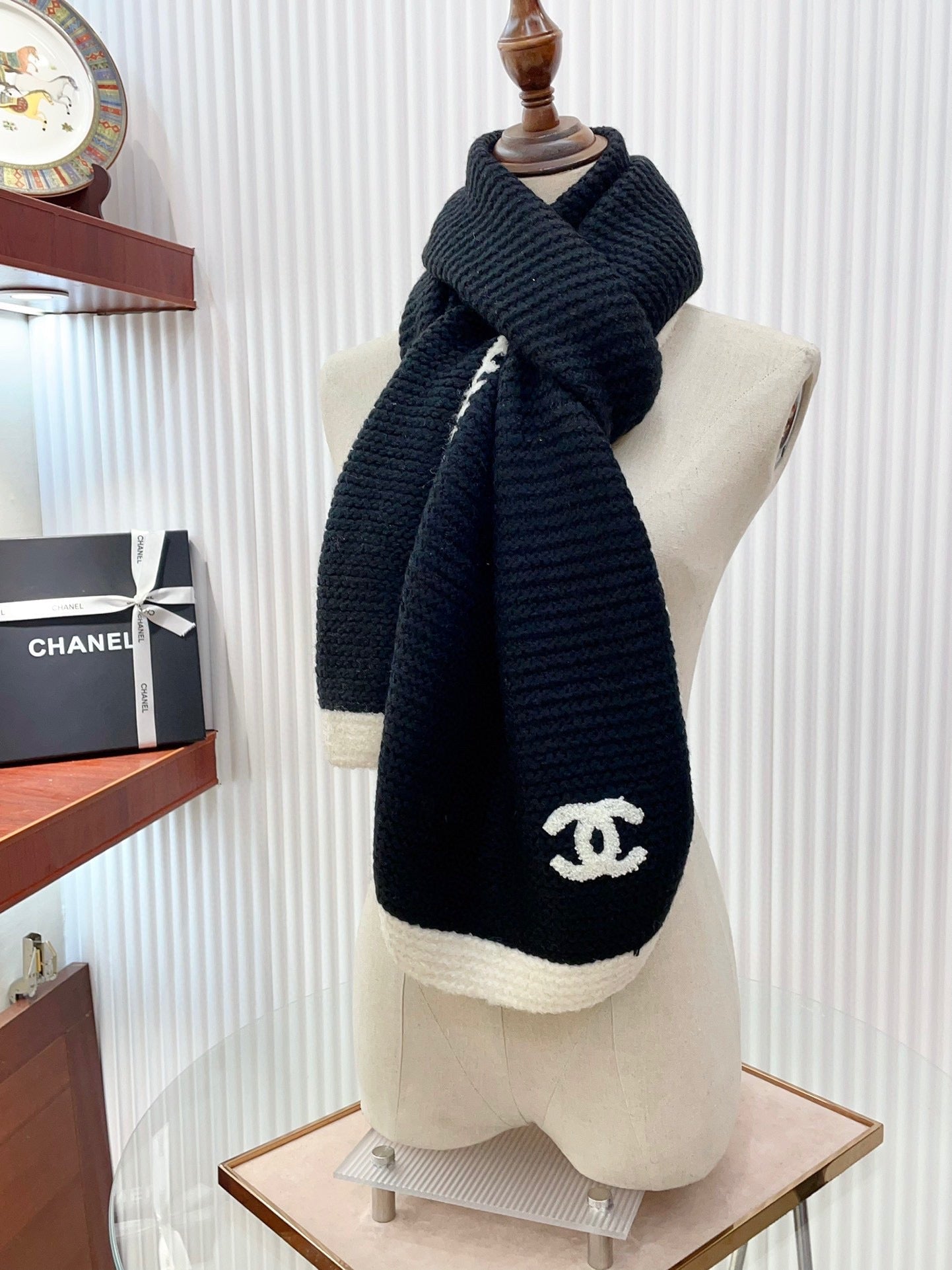 KNIT SCARF 200 CM IN BLACK CASHMERE WITH WHITE LOGO 383910 mysite
