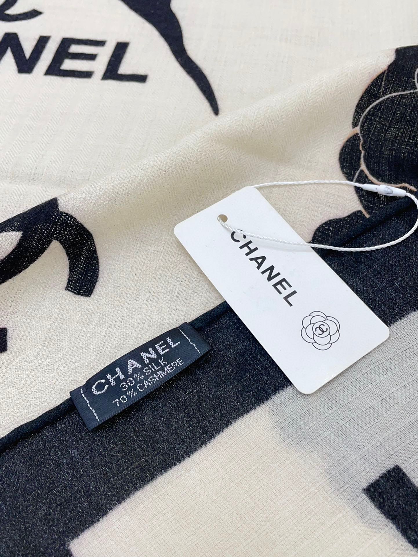 SQUARE SCARF 140 CM IN BLACK MIX WHITE CASHMERE AND SILK 389993 mysite