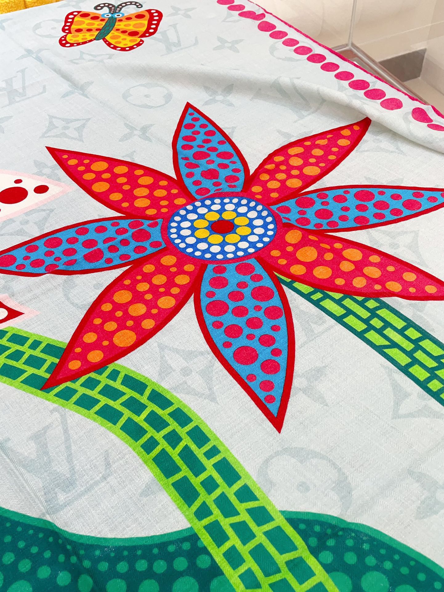 WISHUST SCARF 140 CM IN COLORFUL CASHMERE AND SILK 396237 mysite