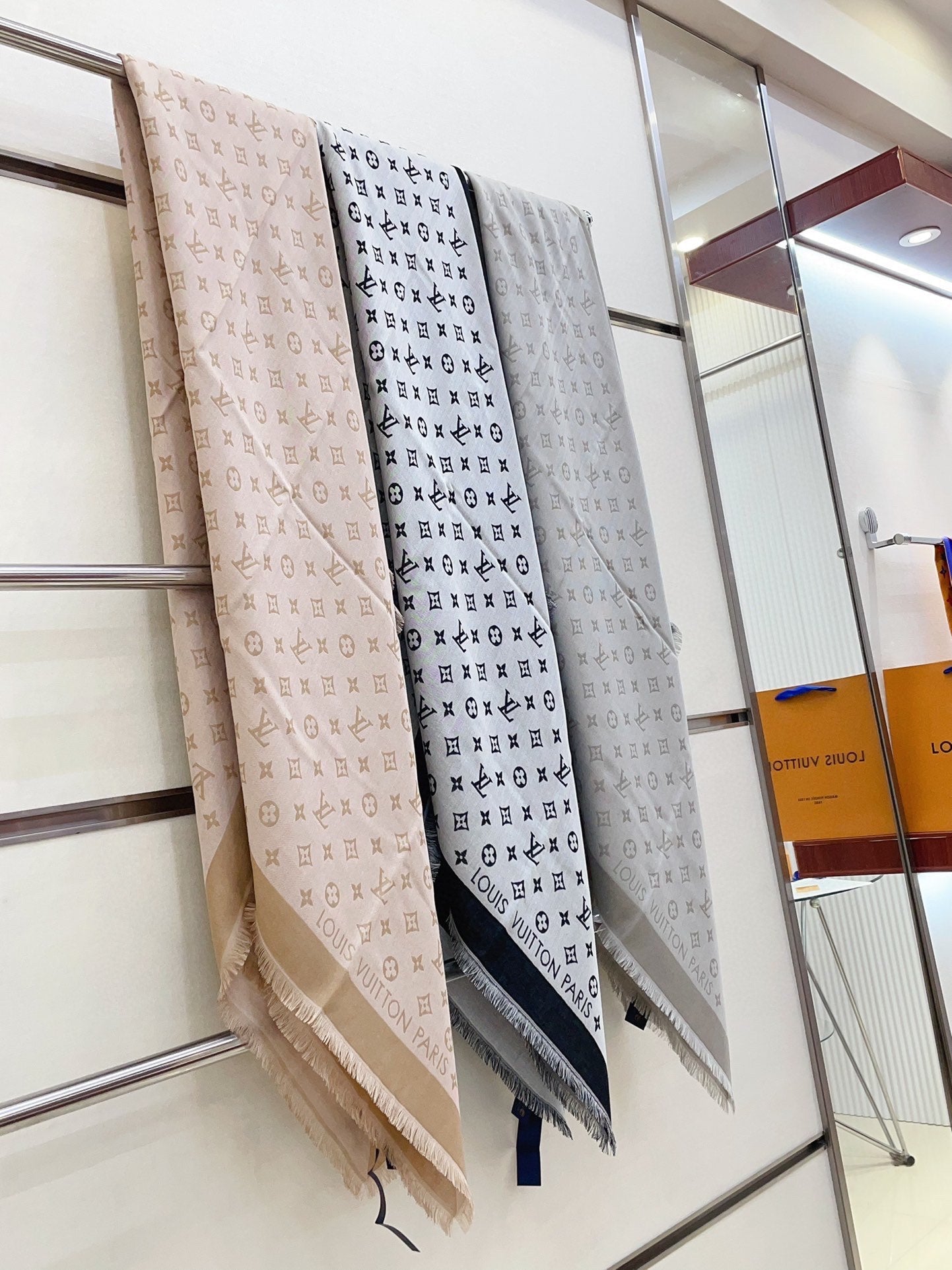 DUOGRAM SCARF 140 CM IN LIGHT GRAY SILK 396240 mysite