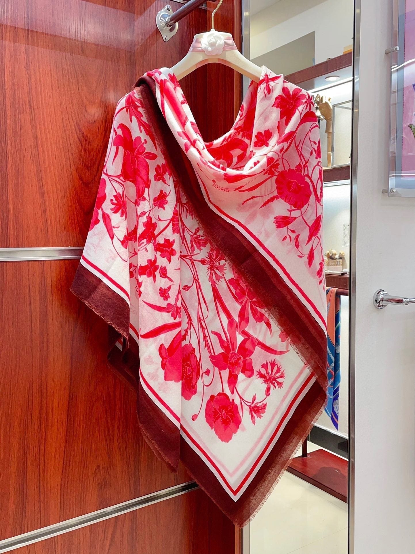 SQUARE SCARF 140 CM IN ROSE RED CASHMERE 398256 mysite