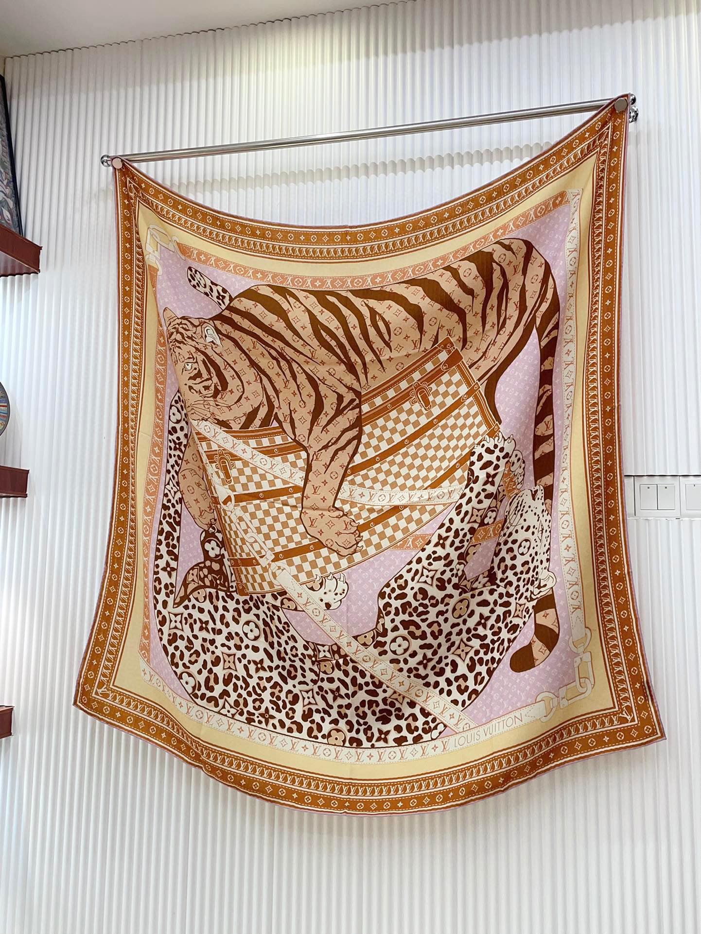 FELINE DUO 140 CM SQUARE SILK SCARF COLORFUL 398281 mysite