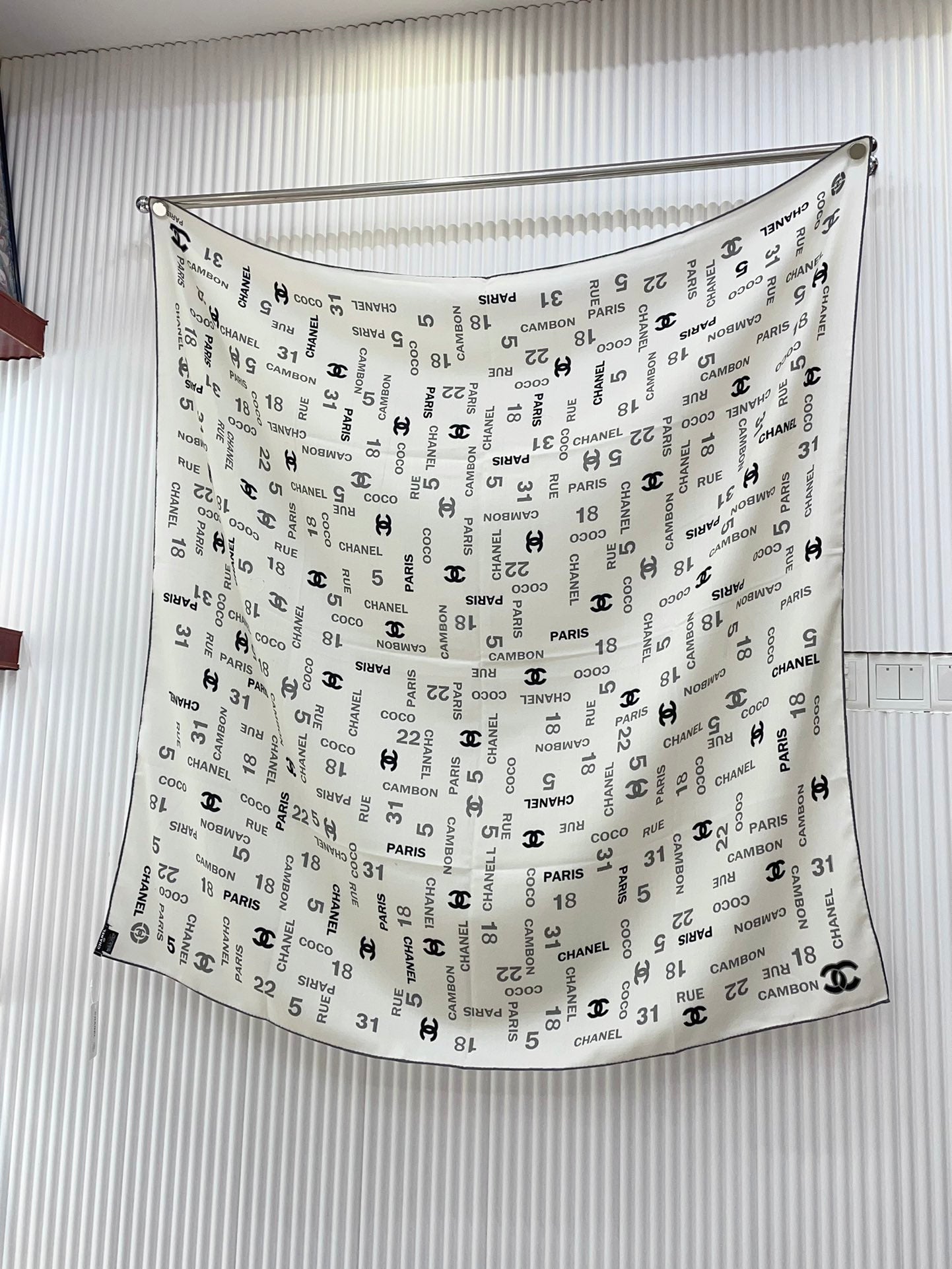 SQUARE SCARF 140 CM IN WHITE MONOGRAM CASHMERE 401158 mysite