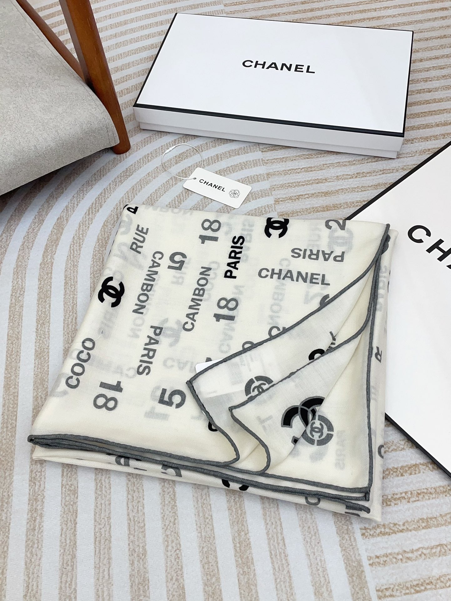 SQUARE SCARF 140 CM IN WHITE MONOGRAM CASHMERE 401158 mysite