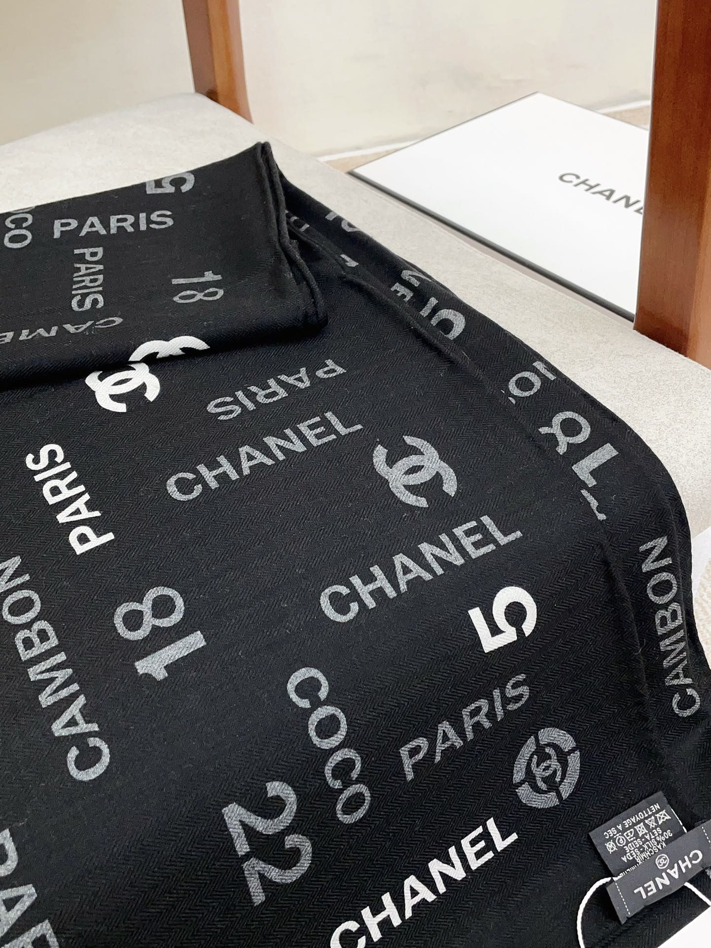 SQUARE SCARF 140 CM IN BLACK MONOGRAM CASHMERE 401159 mysite