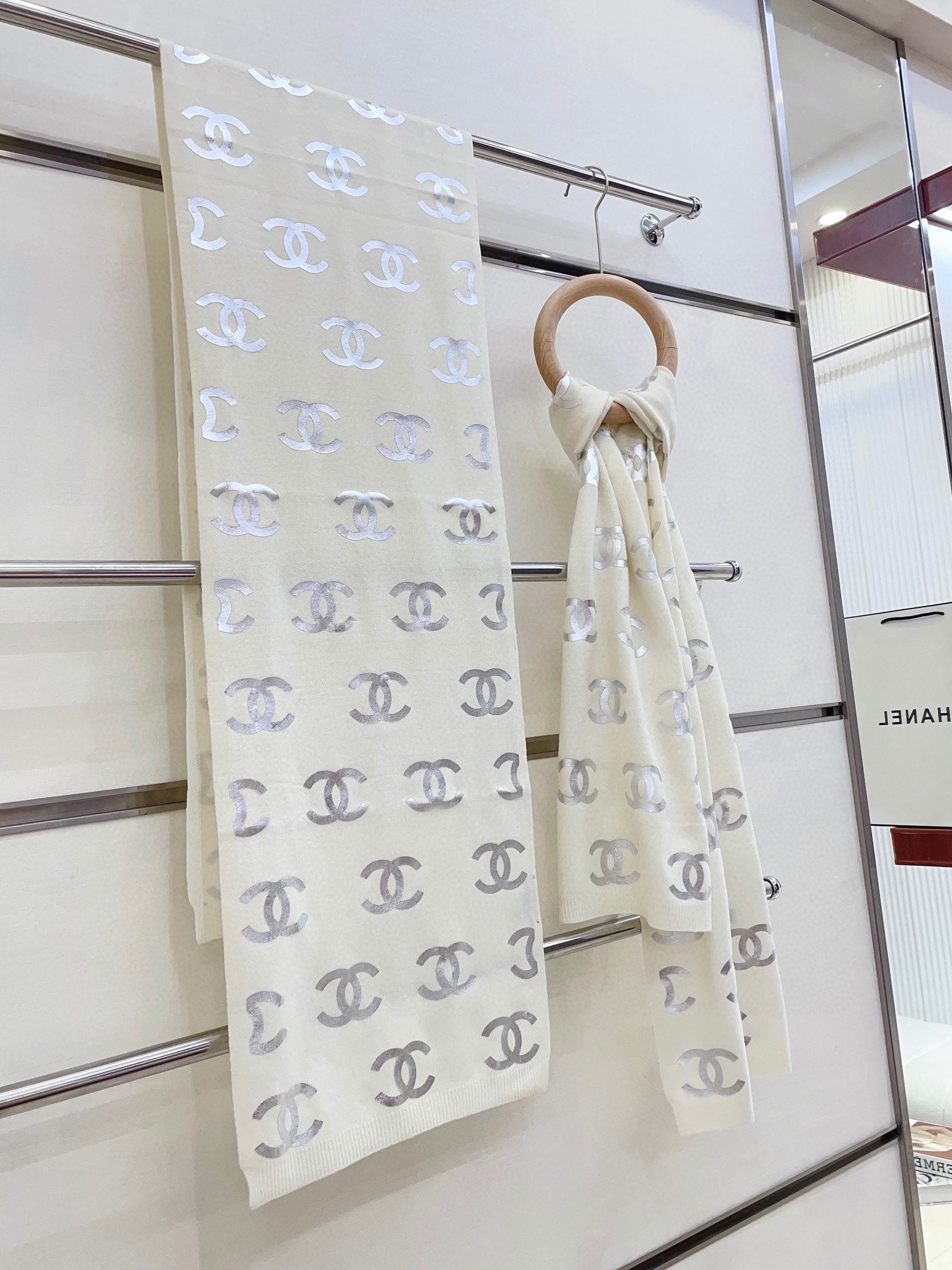 SCARF 190 CM IN WHITE CASHMERE WITH SILVER LOGO 401169 mysite