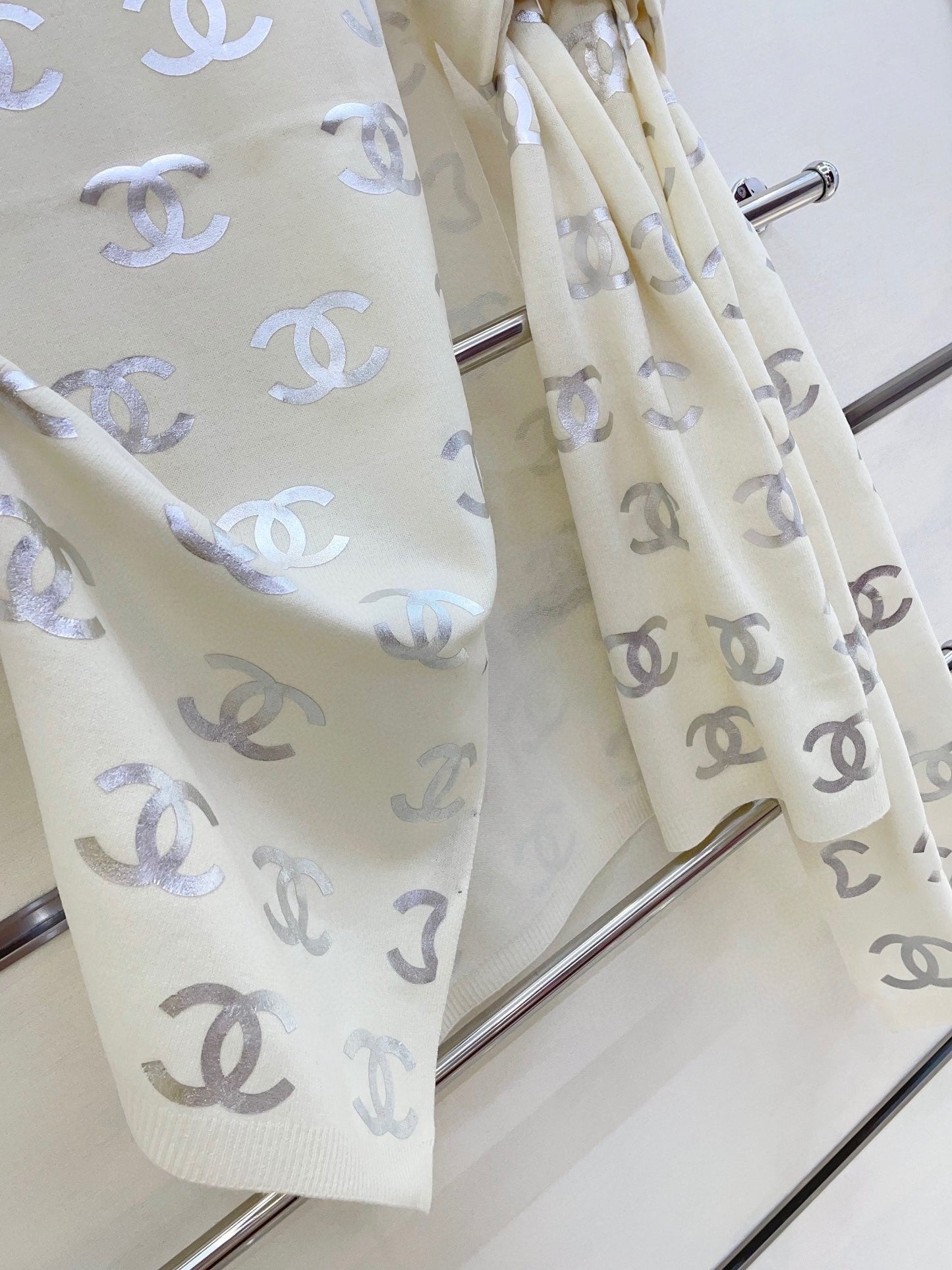 SCARF 190 CM IN WHITE CASHMERE WITH SILVER LOGO 401169 mysite