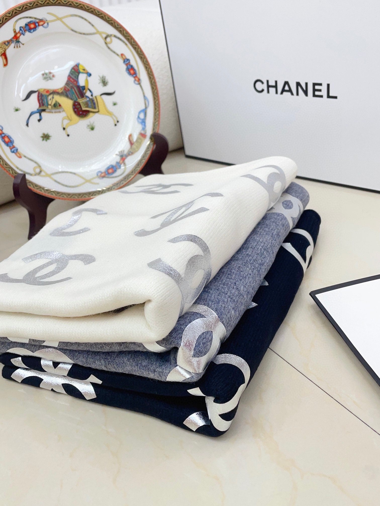 SCARF 190 CM IN WHITE CASHMERE WITH SILVER LOGO 401169 mysite