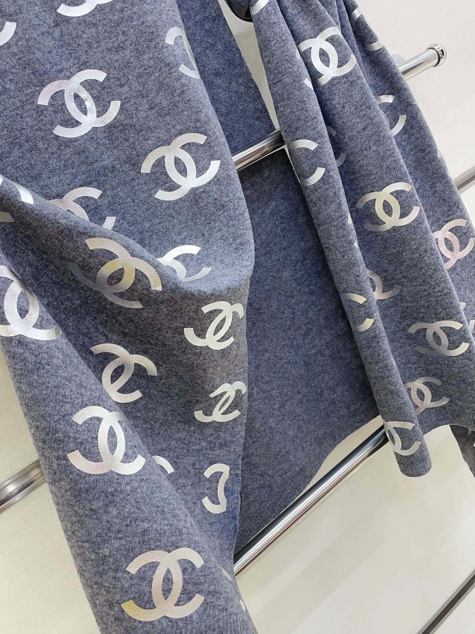 SCARF 190 CM IN COOL GRAY CASHMERE WITH SILVER LOGO 401170 mysite