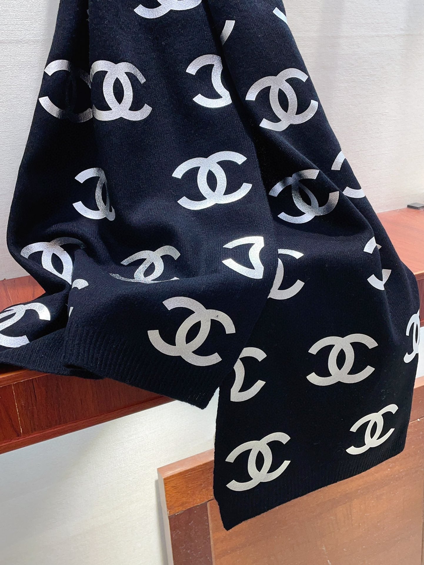 SCARF 190 CM IN NAVY BLUE CASHMERE WITH SILVER LOGO 401171 mysite