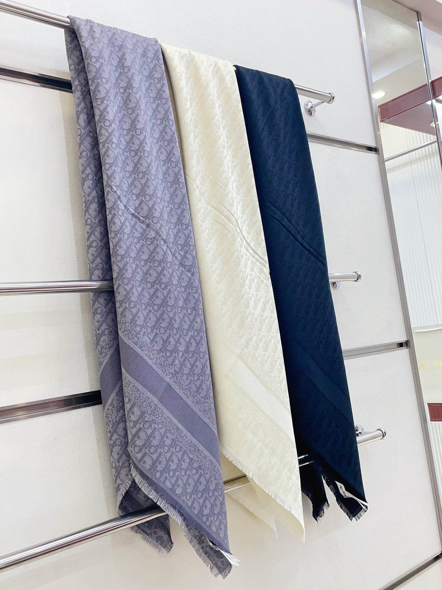 SQUARE SCARF 140 CM IN WHITE WOOL AND SILK  408660 mysite