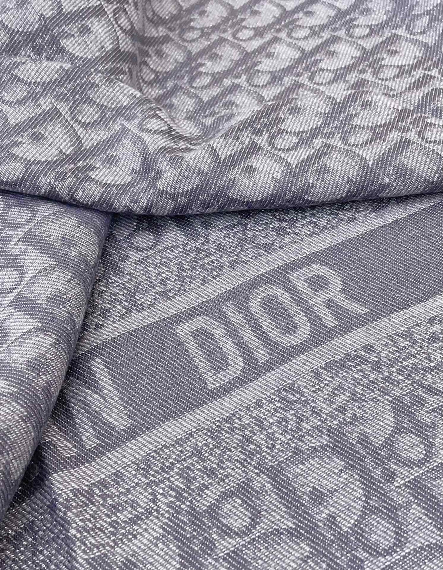 SQUARE SCARF 140 CM IN COOL GRAY WOOL AND SILK  408661 mysite