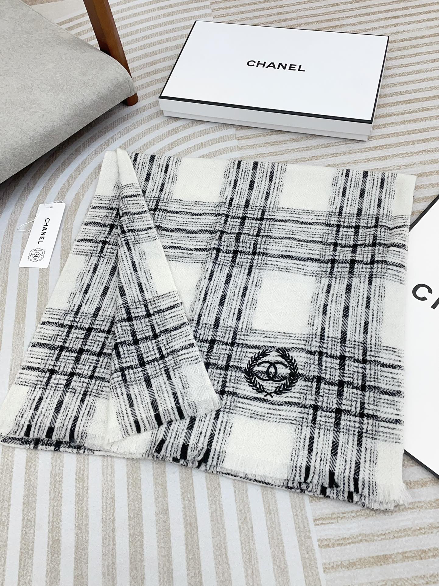 CC Scarf 190 CM In White With Black Stripes Fleece Wool 416907 mysite