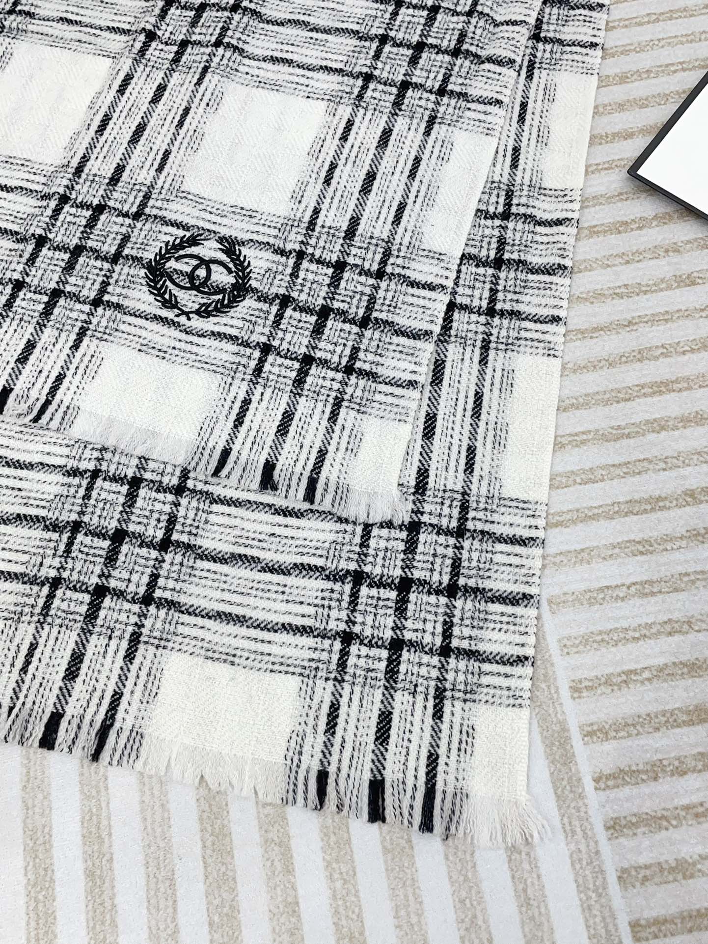 CC Scarf 190 CM In White With Black Stripes Fleece Wool 416907 mysite