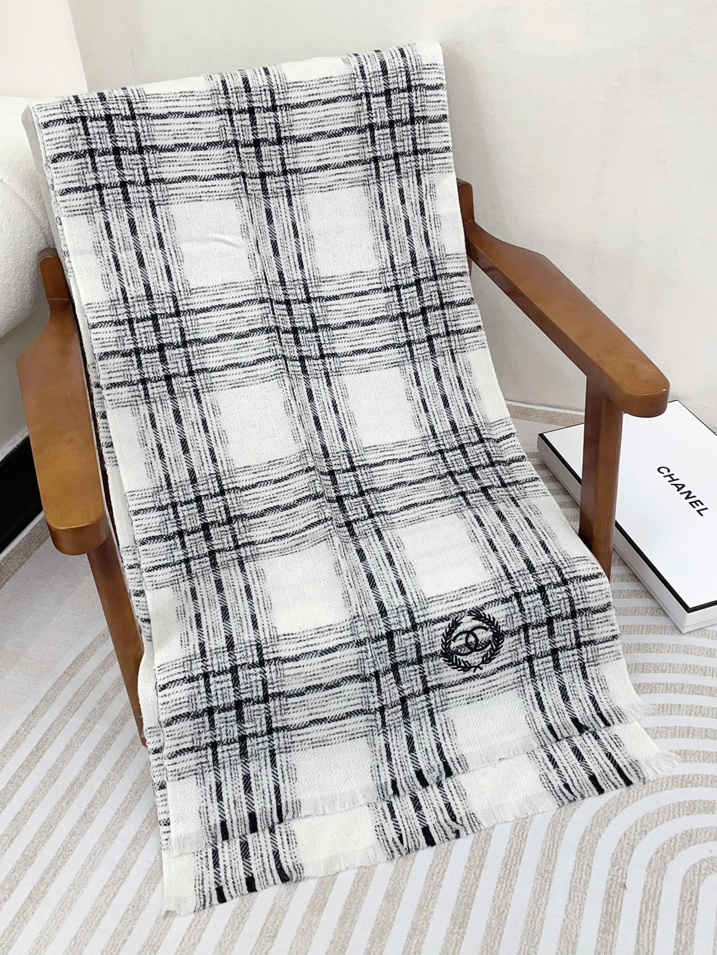 CC Scarf 190 CM In White With Black Stripes Fleece Wool 416907 mysite