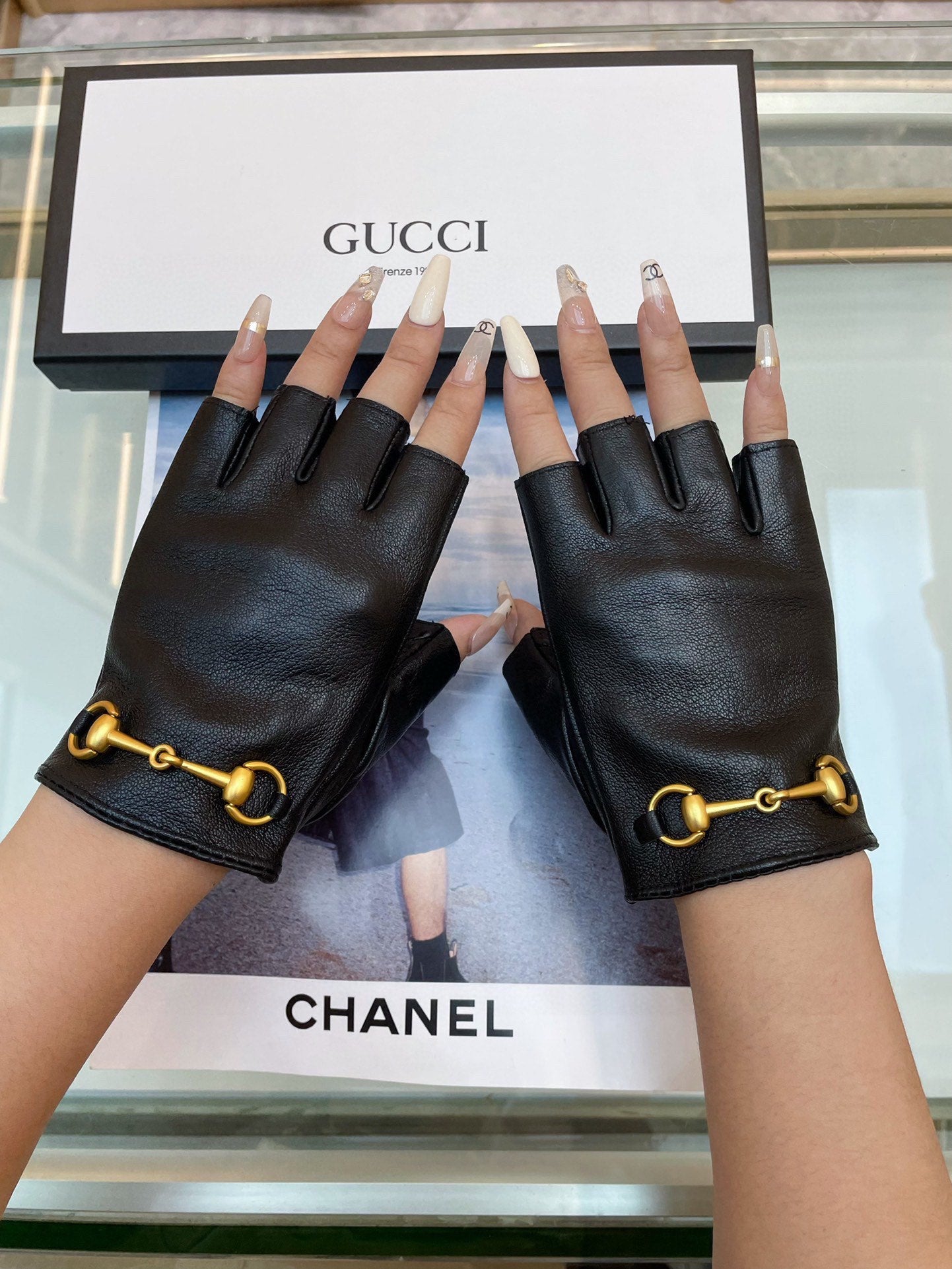 FINGERLESS GLOVES IN BLACK LAMBSKIN WITH GOLD HORSEBIT 432606 mysite
