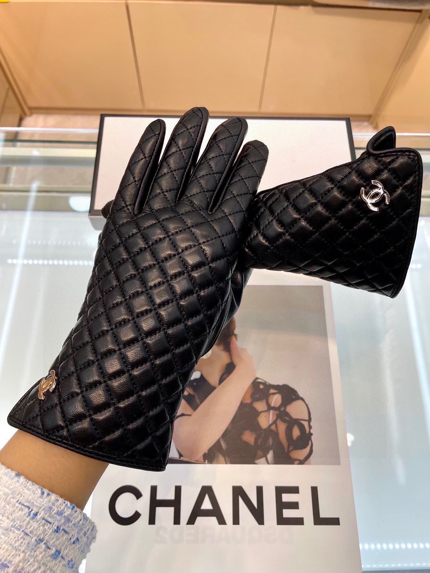 GLOVES IN BLACK LAMBSKIN 463832 mysite