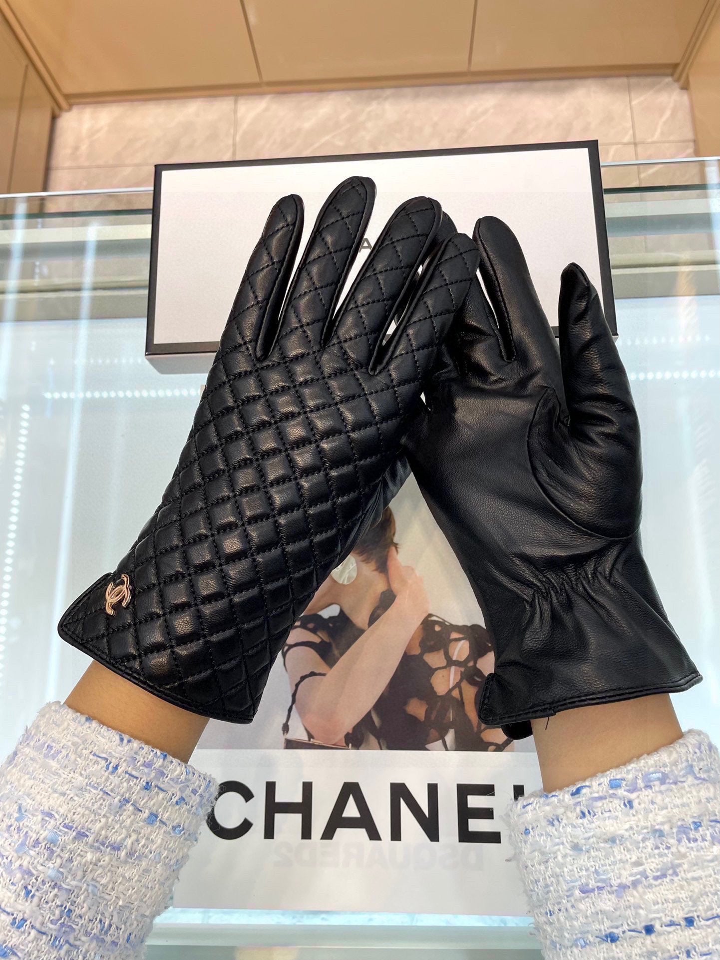 GLOVES IN BLACK LAMBSKIN 463832 mysite
