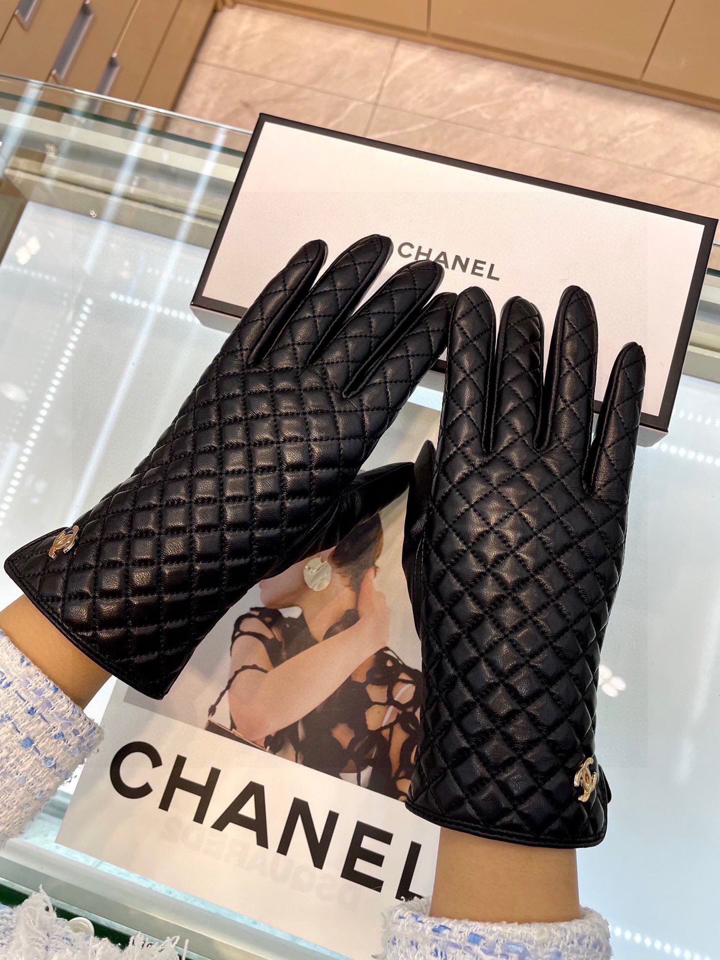 GLOVES IN BLACK LAMBSKIN 463832 mysite