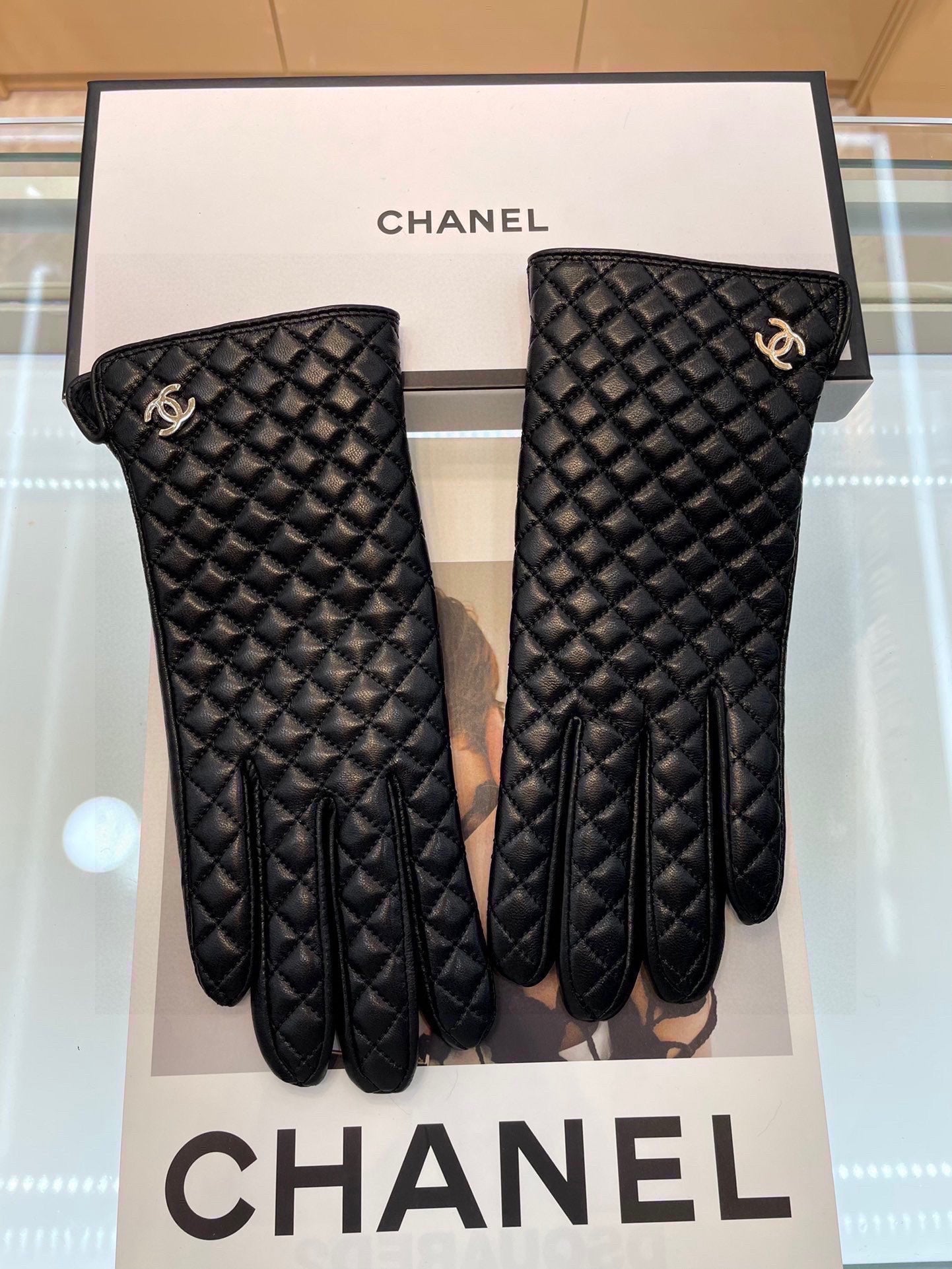 GLOVES IN BLACK LAMBSKIN 463832 mysite