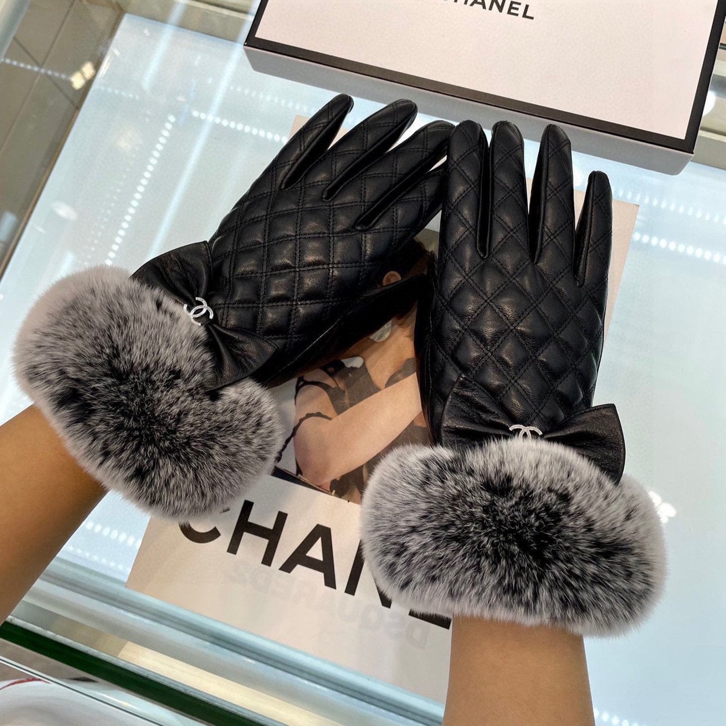 GLOVES IN BLACK LAMBSKIN WITH RABBIT FUR 463833 mysite