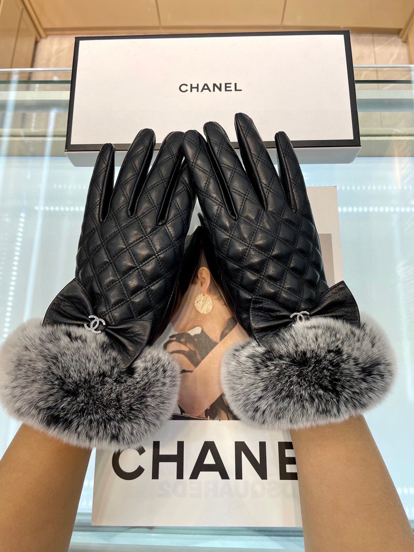 GLOVES IN BLACK LAMBSKIN WITH RABBIT FUR 463833 mysite