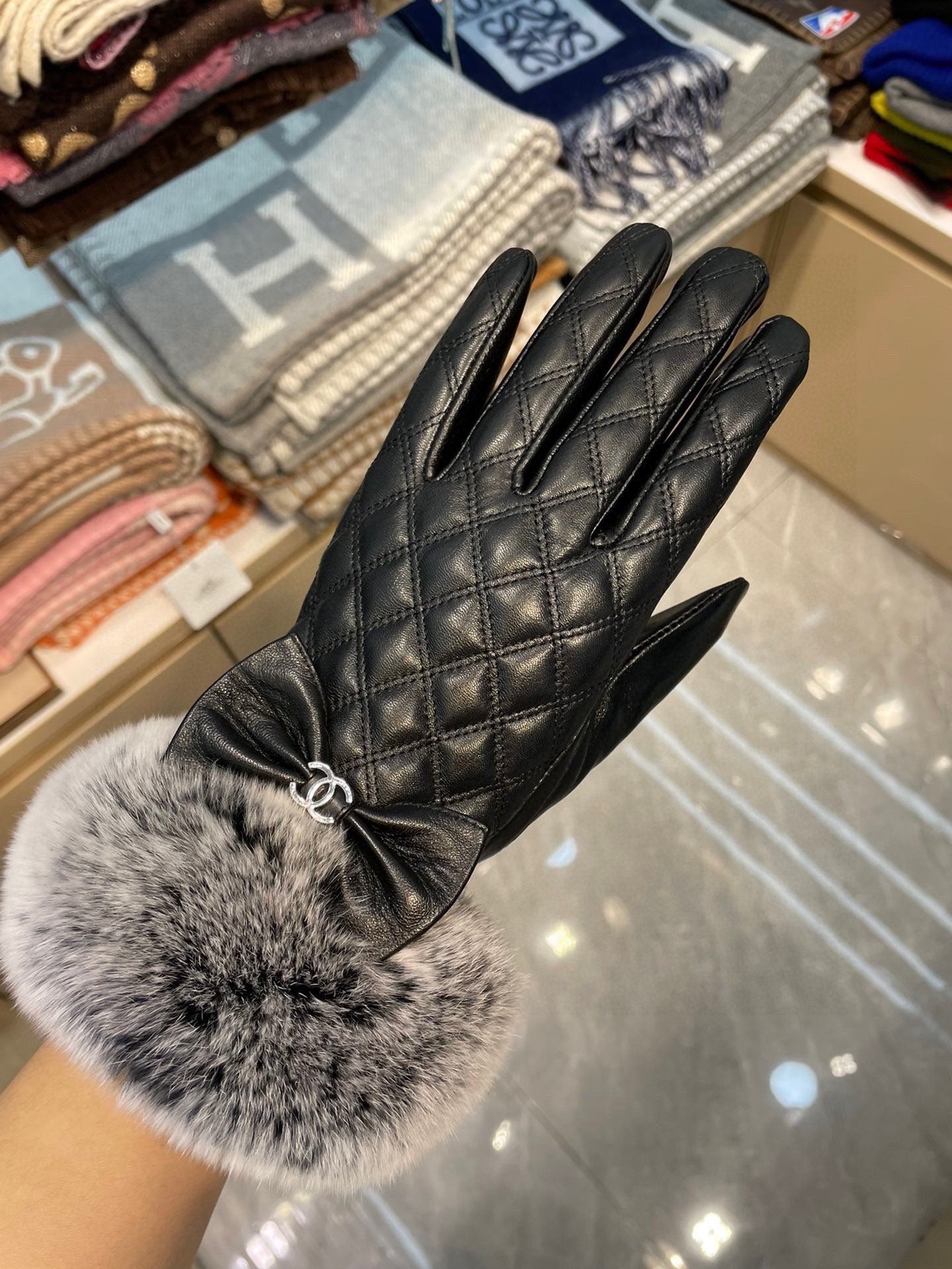 GLOVES IN BLACK LAMBSKIN WITH RABBIT FUR 463833 mysite