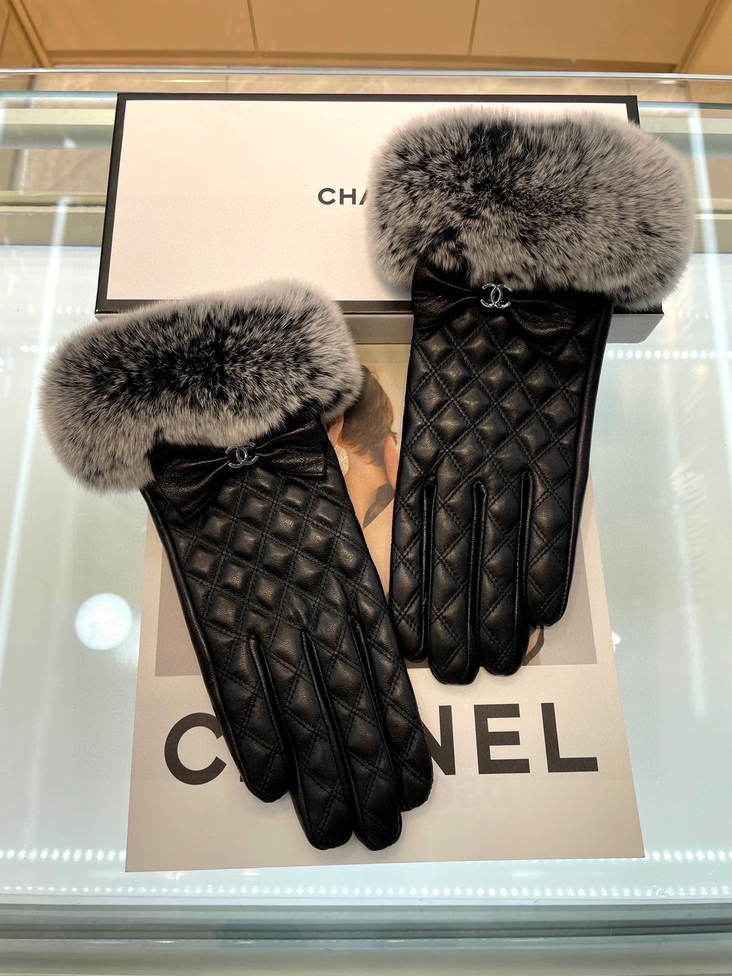 GLOVES IN BLACK LAMBSKIN WITH RABBIT FUR 463833 mysite