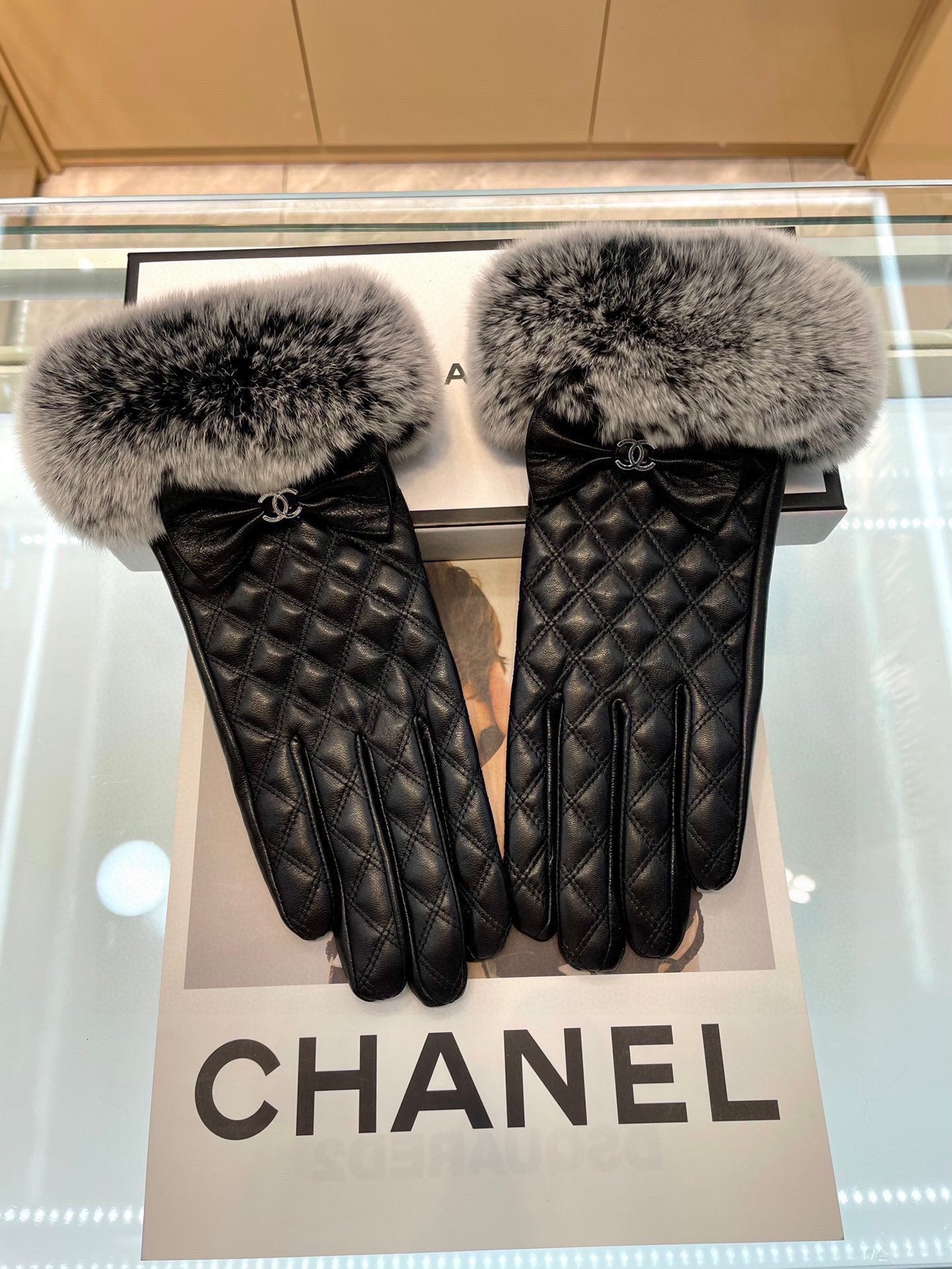 GLOVES IN BLACK LAMBSKIN WITH RABBIT FUR 463833 mysite