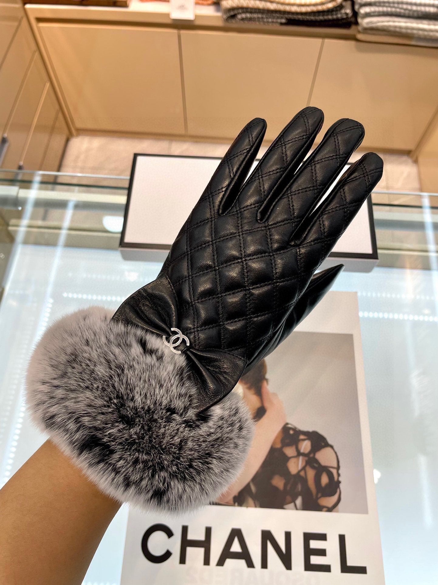 GLOVES IN BLACK LAMBSKIN WITH RABBIT FUR 463833 mysite