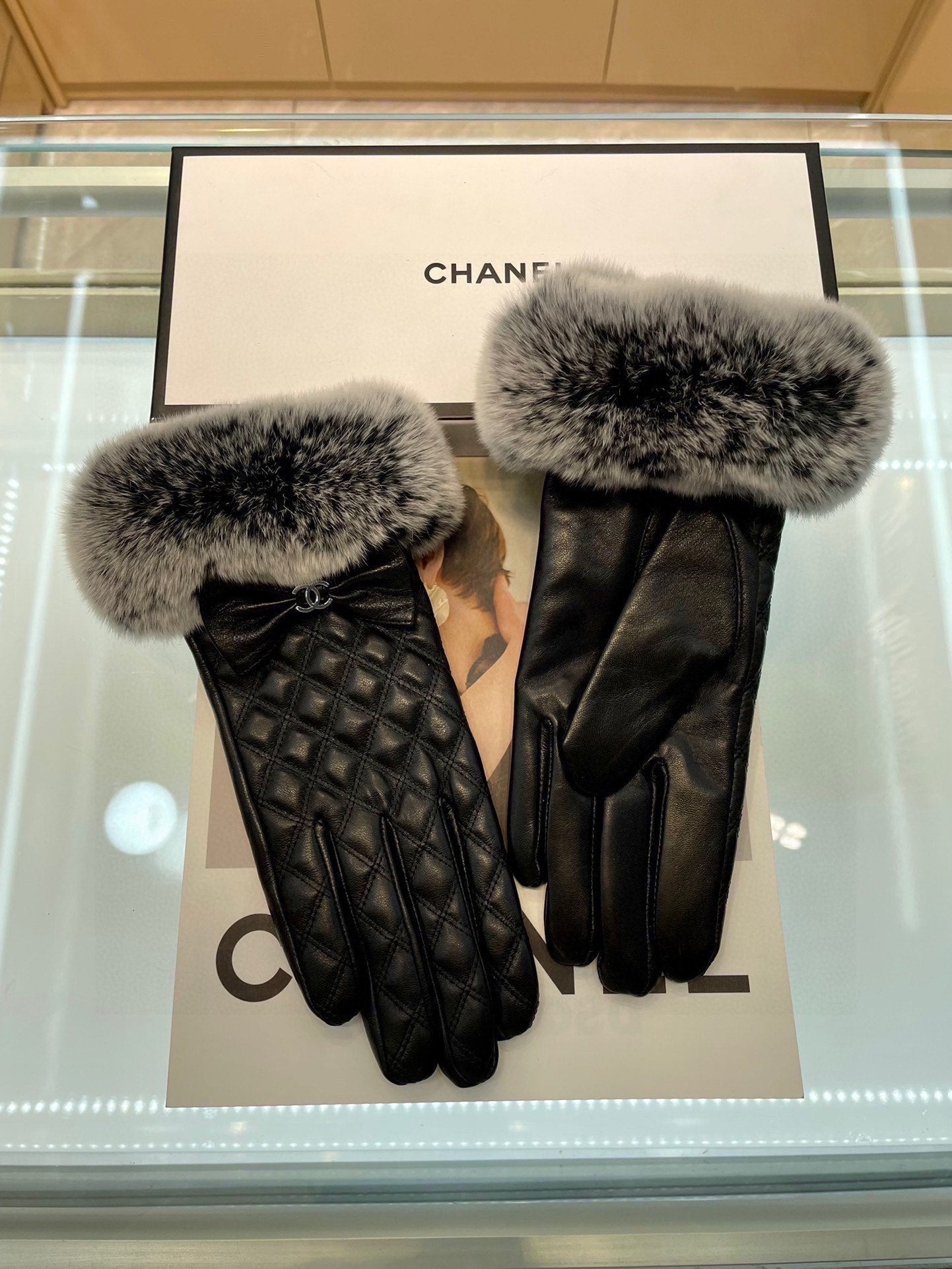 GLOVES IN BLACK LAMBSKIN WITH RABBIT FUR 463833 mysite