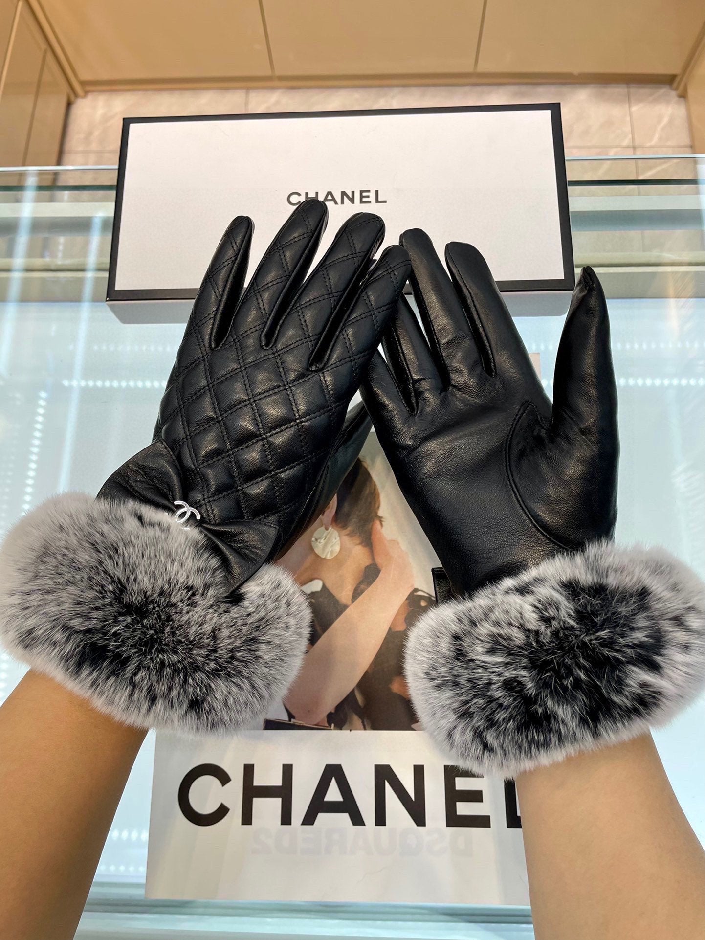 GLOVES IN BLACK LAMBSKIN WITH RABBIT FUR 463833 mysite