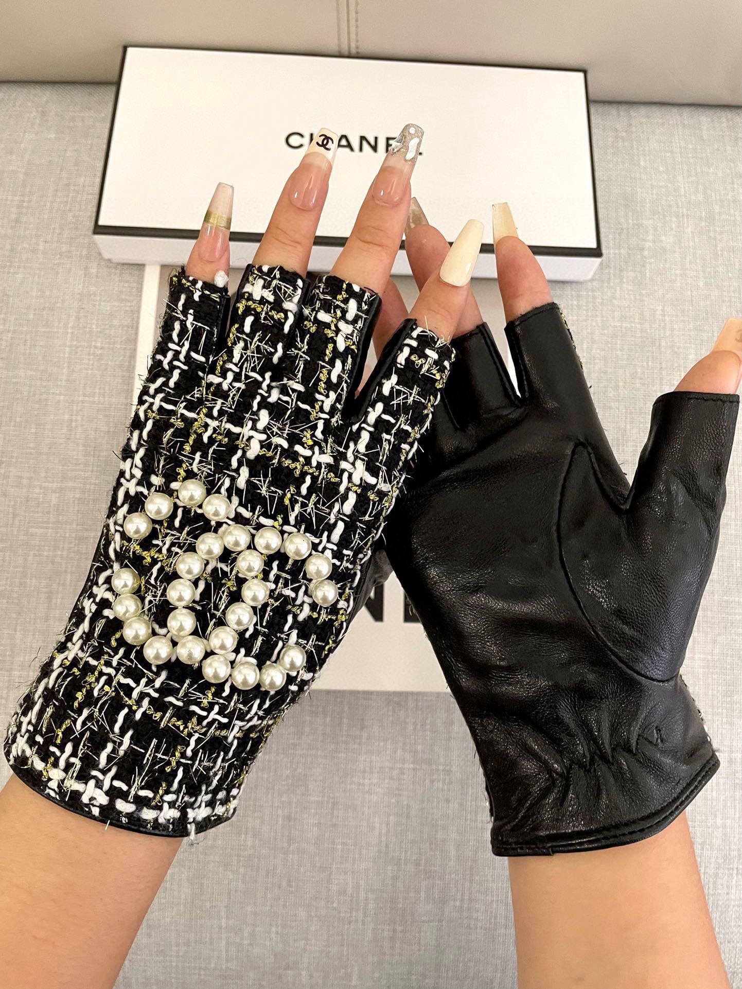 FINGERLESS GLOVES IN BLACK MIX WHITE WOOL TWEED 463847 mysite