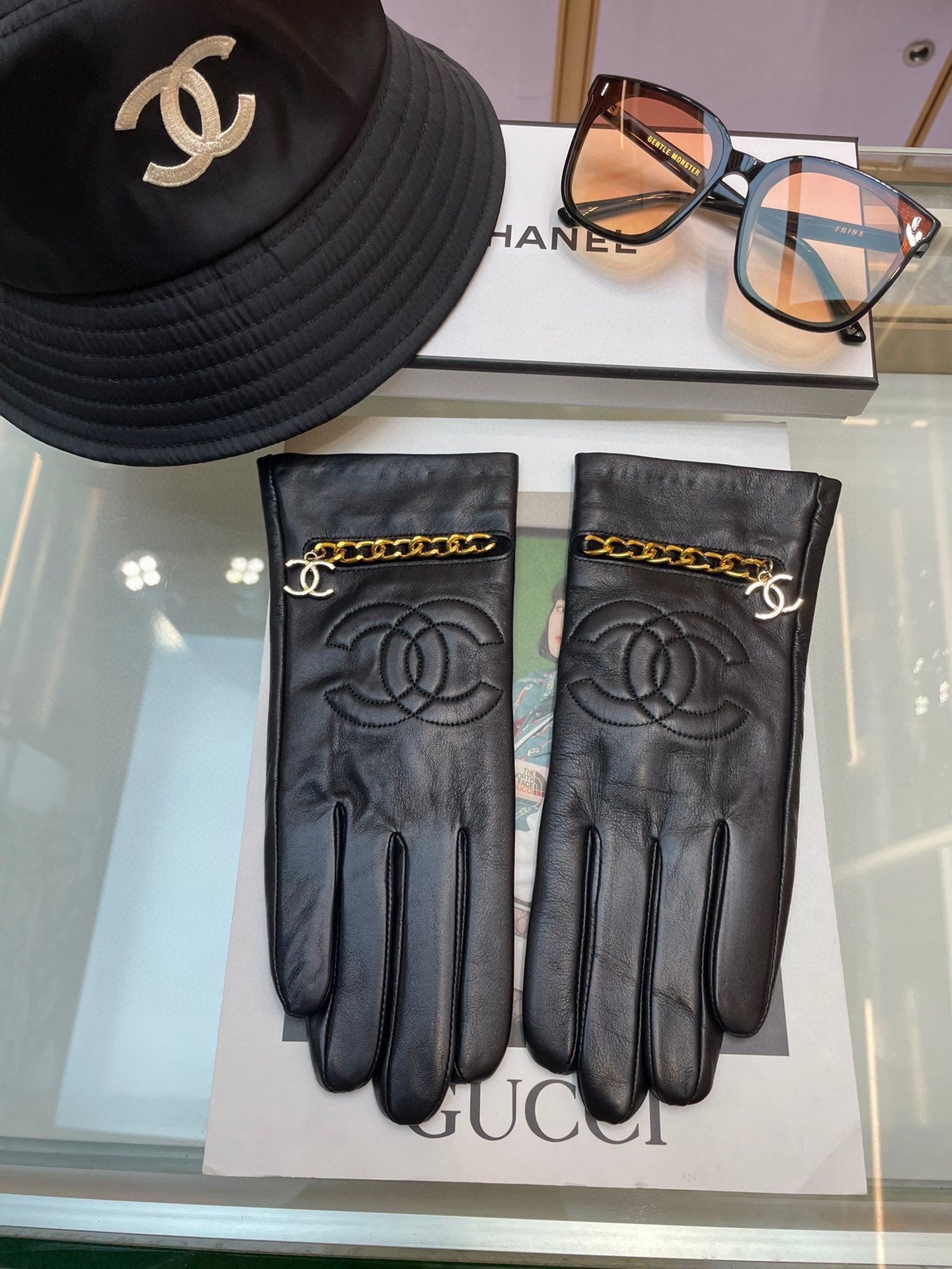 GLOVES IN BLACK LAMBSKIN GOLD HARDWARE 463837 mysite