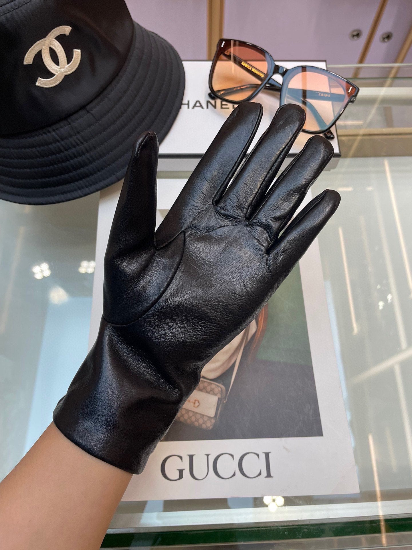GLOVES IN BLACK LAMBSKIN GOLD HARDWARE 463837 mysite