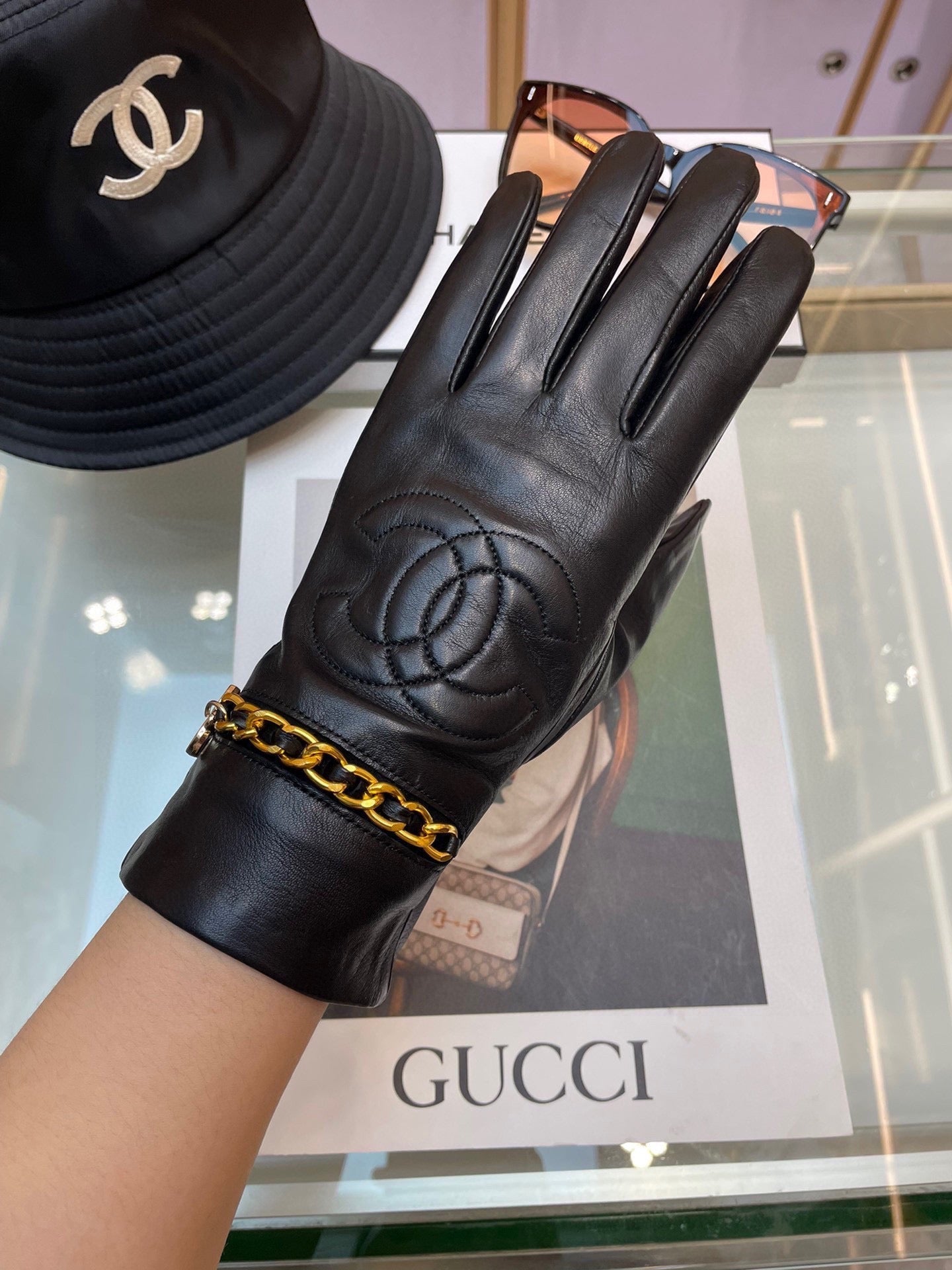 GLOVES IN BLACK LAMBSKIN GOLD HARDWARE 463837 mysite