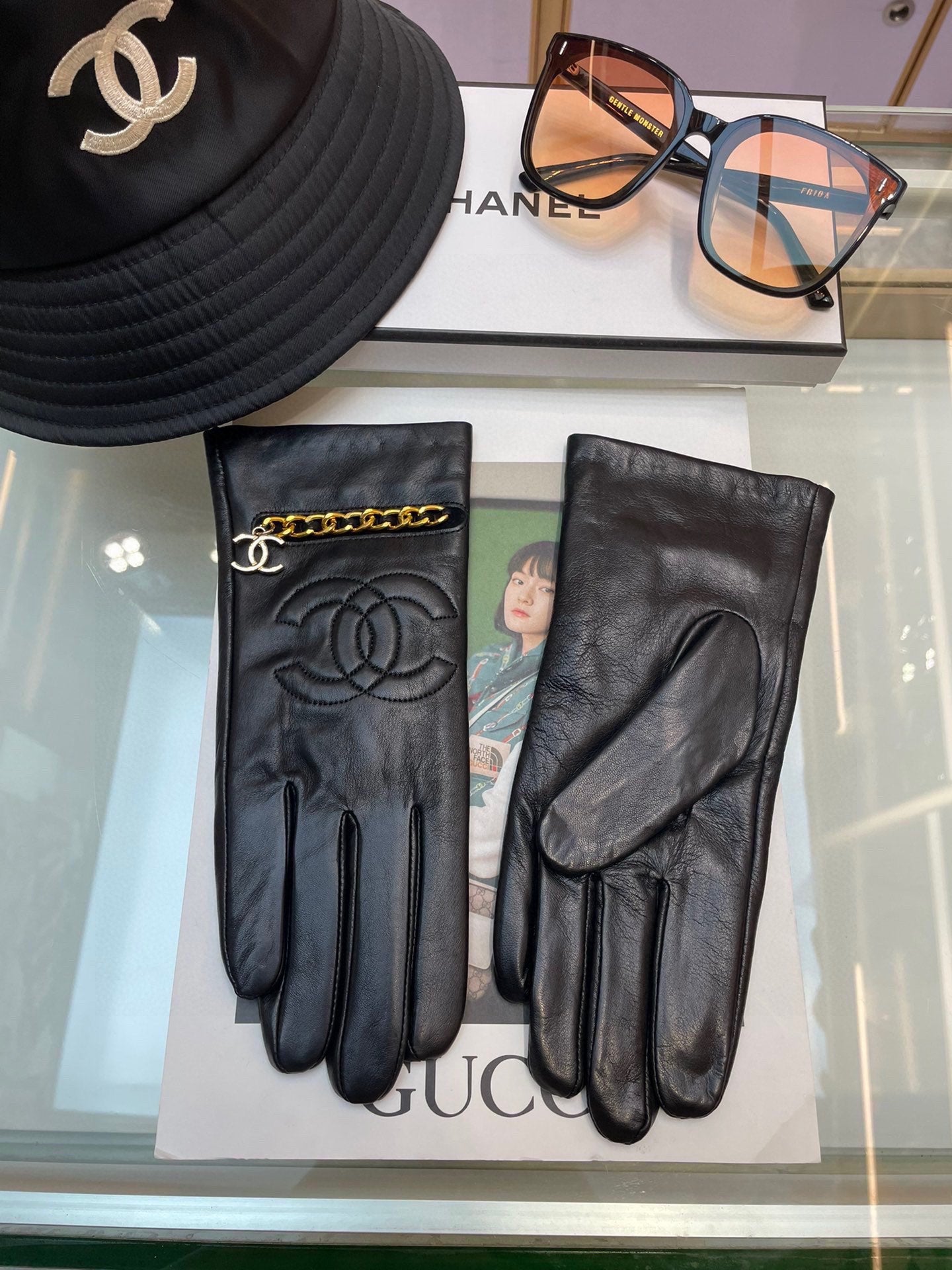 GLOVES IN BLACK LAMBSKIN GOLD HARDWARE 463837 mysite