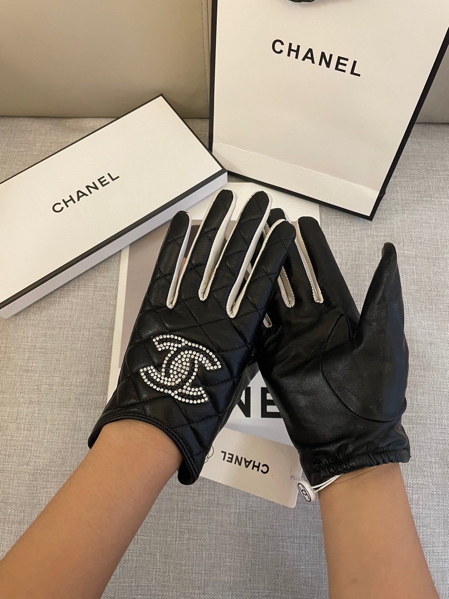 CC GLOVES IN BLACK MIX WHITE SHEEPSKIN 463850 mysite